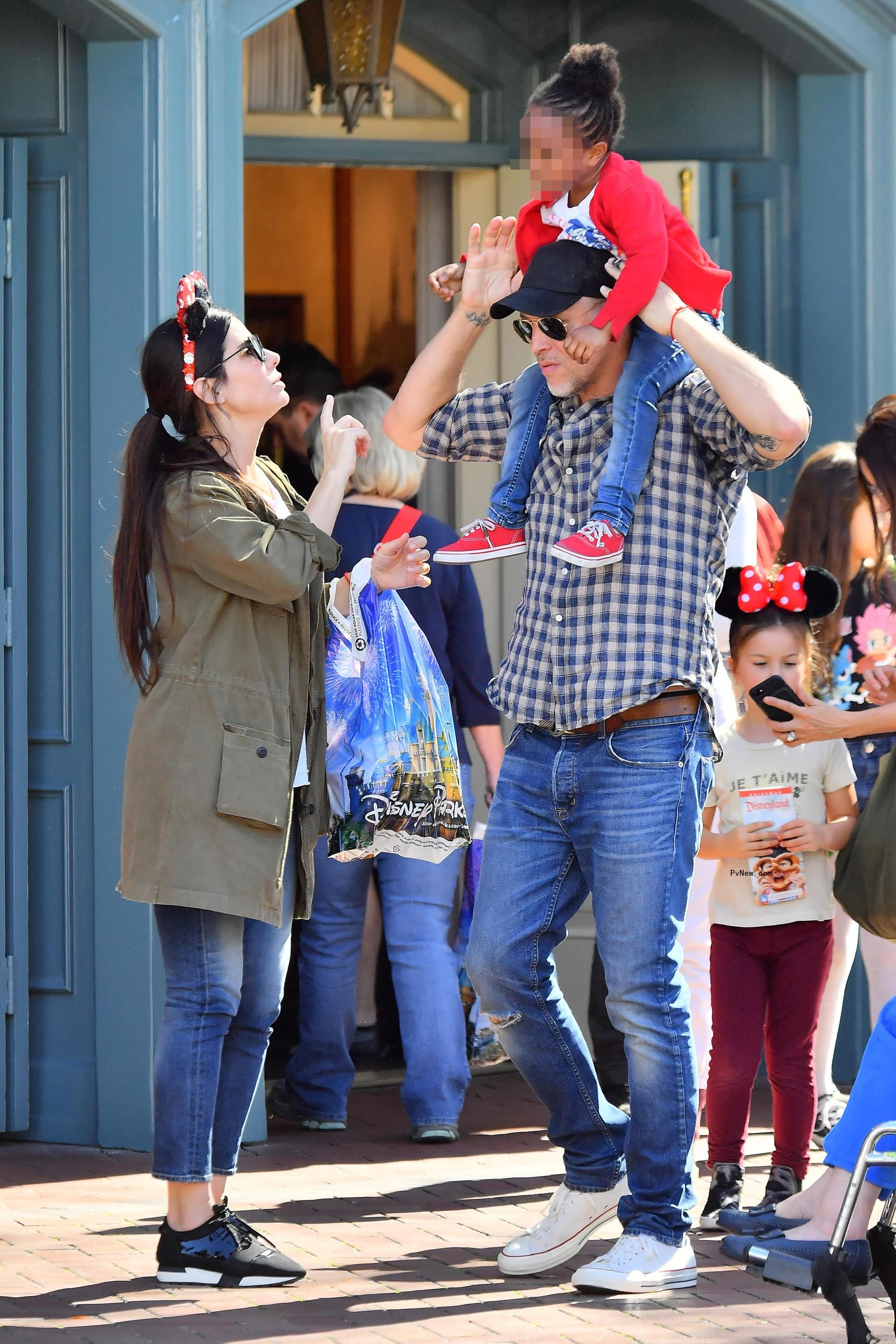 Sandra Bullock, Bryan Randall and her kids at Disneyland.