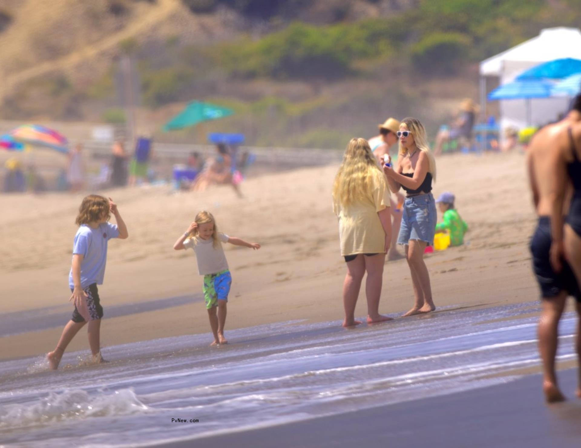 Tori Spelling and her kids at the beach