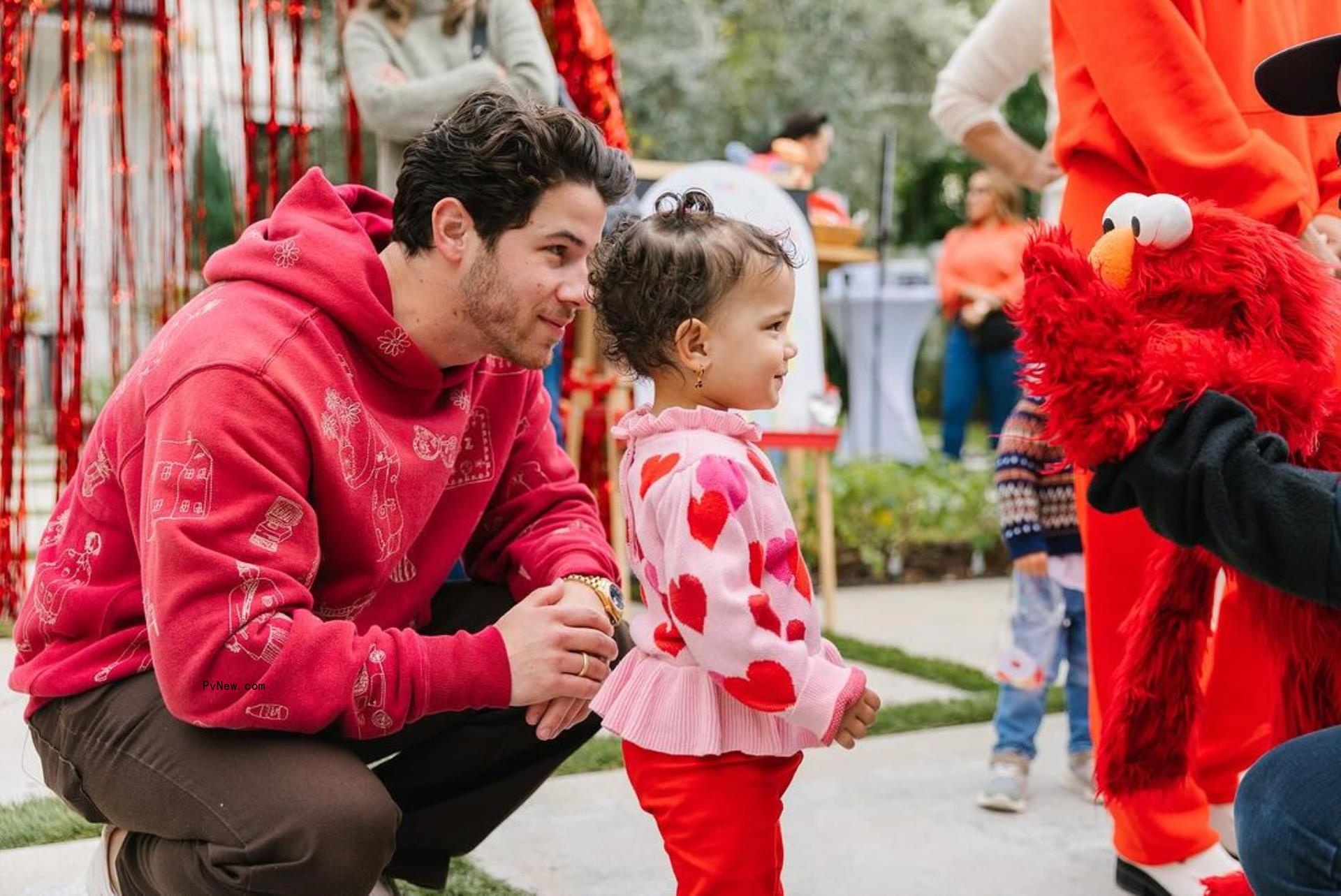 Nick Jonas, Malti