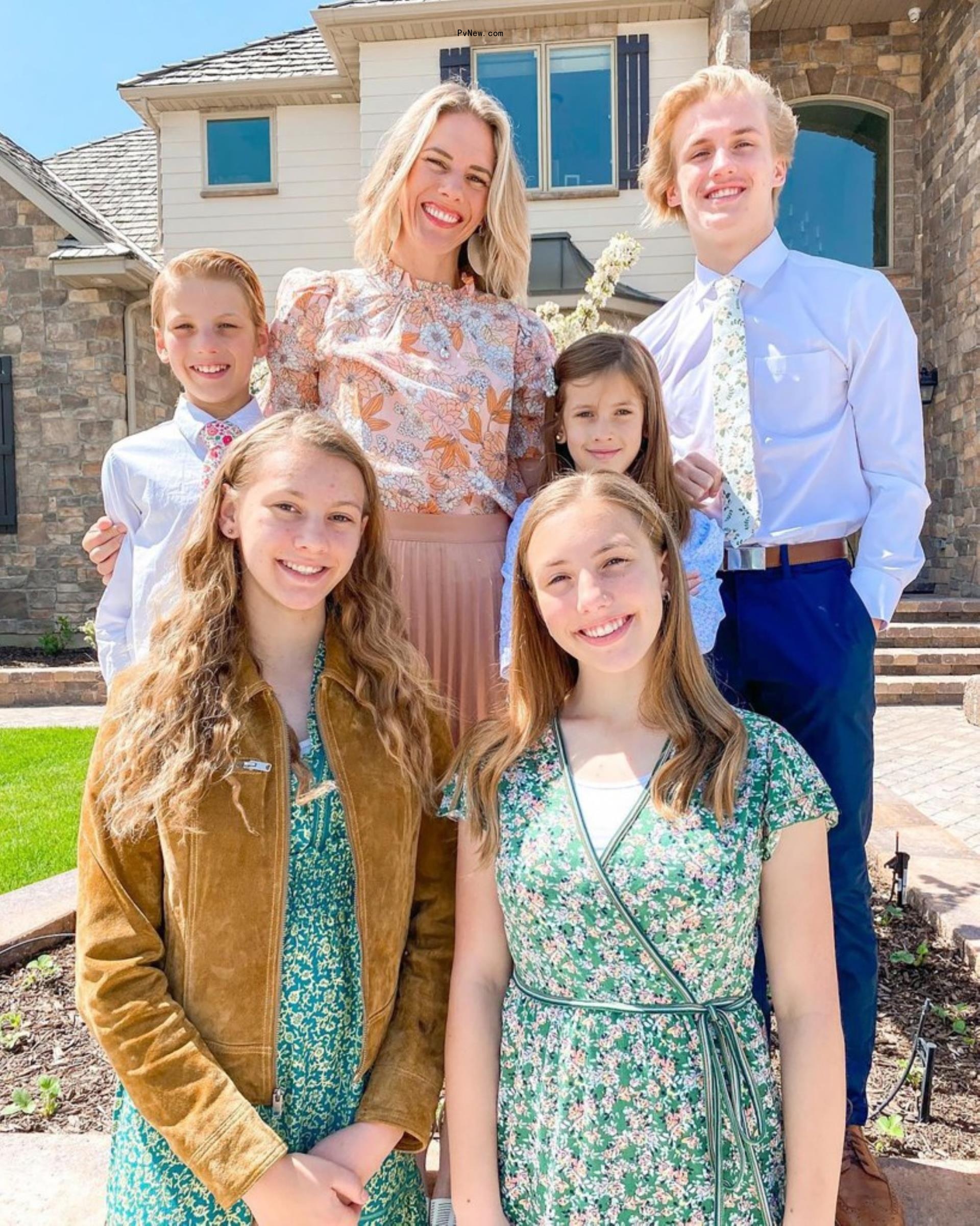 ruby franke and her kids standing in front of their house