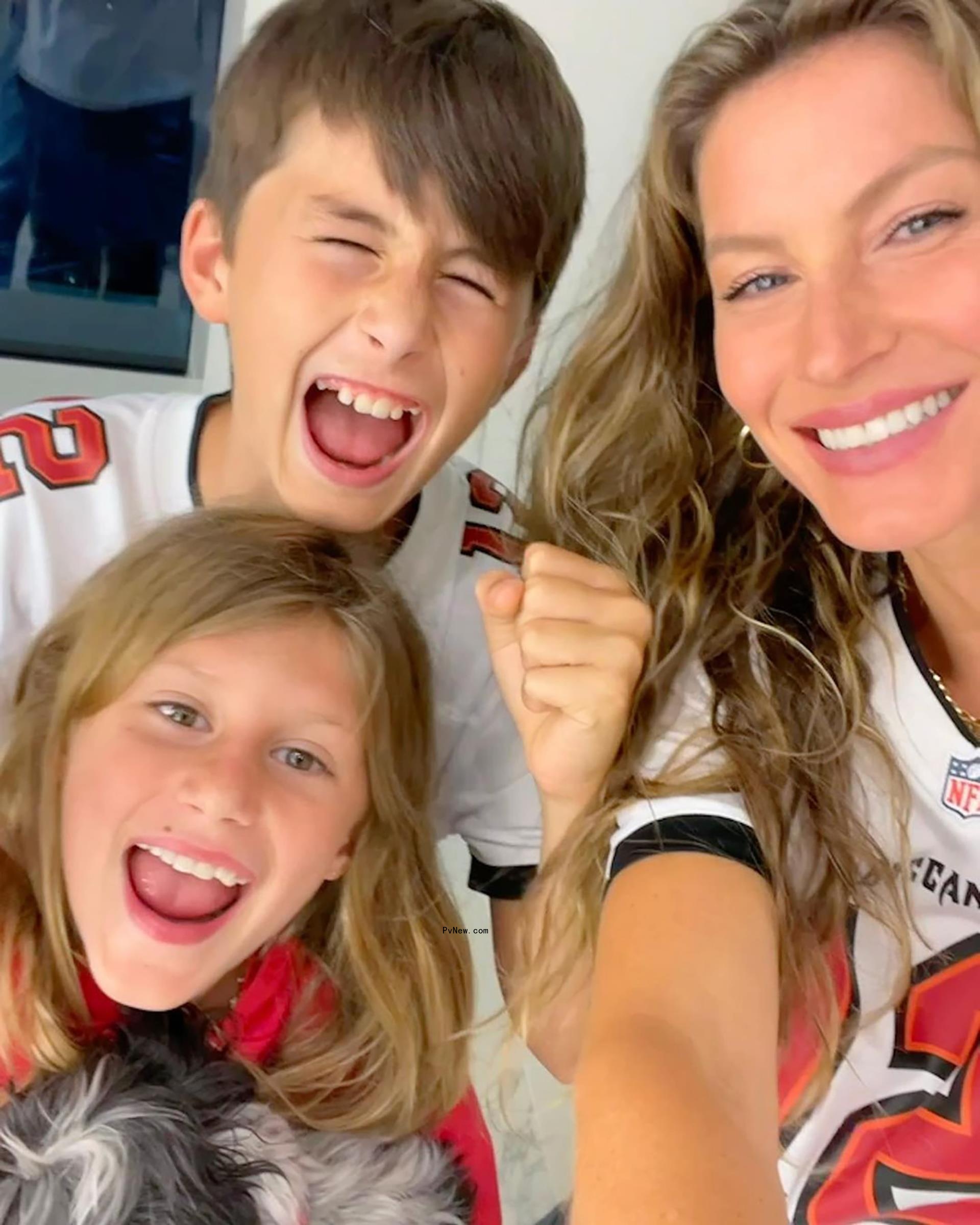 Gisele Bündchen with her kids