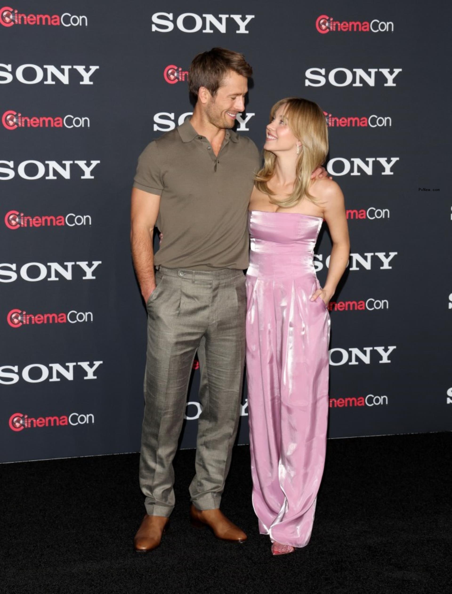 Sydney Sweeney and Glen Powell.