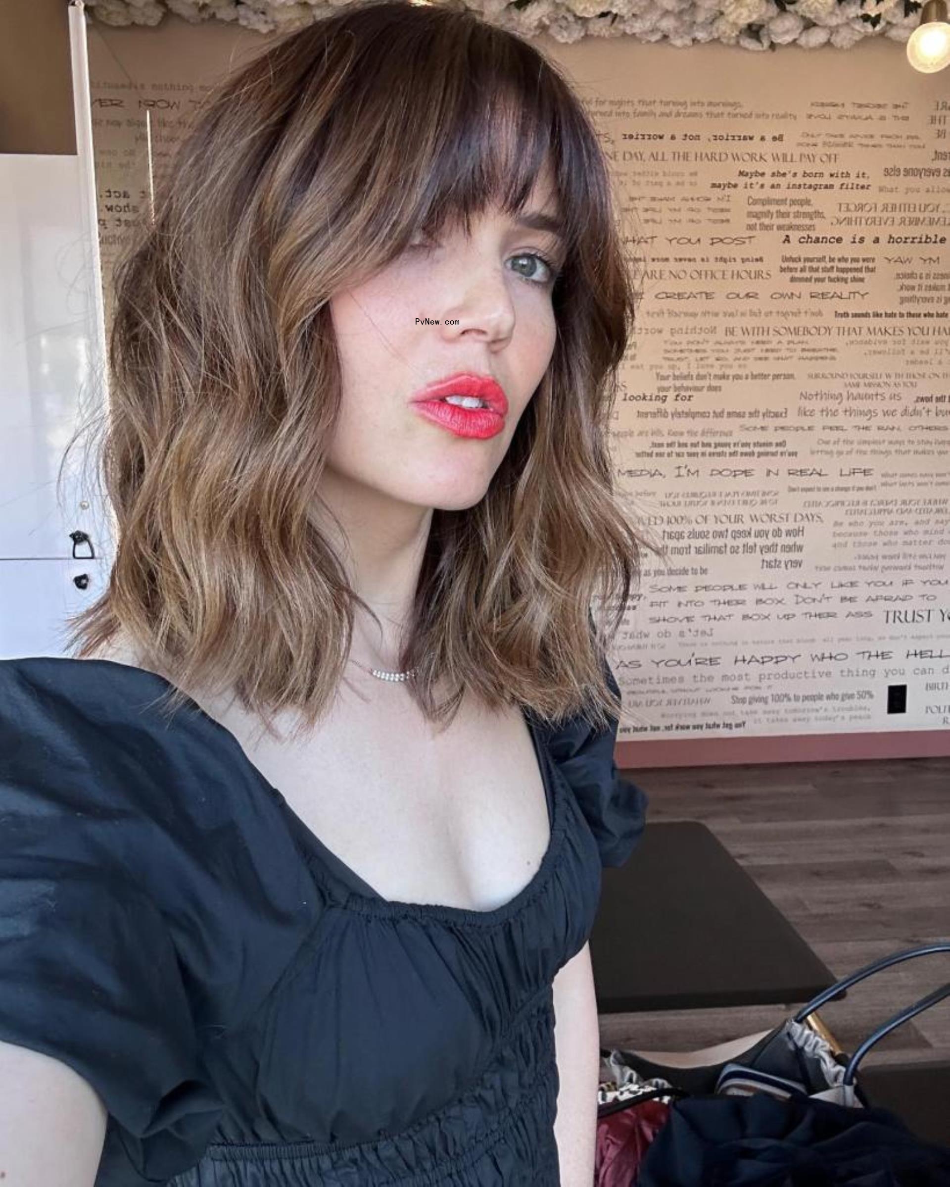 Mandy Moore selfie