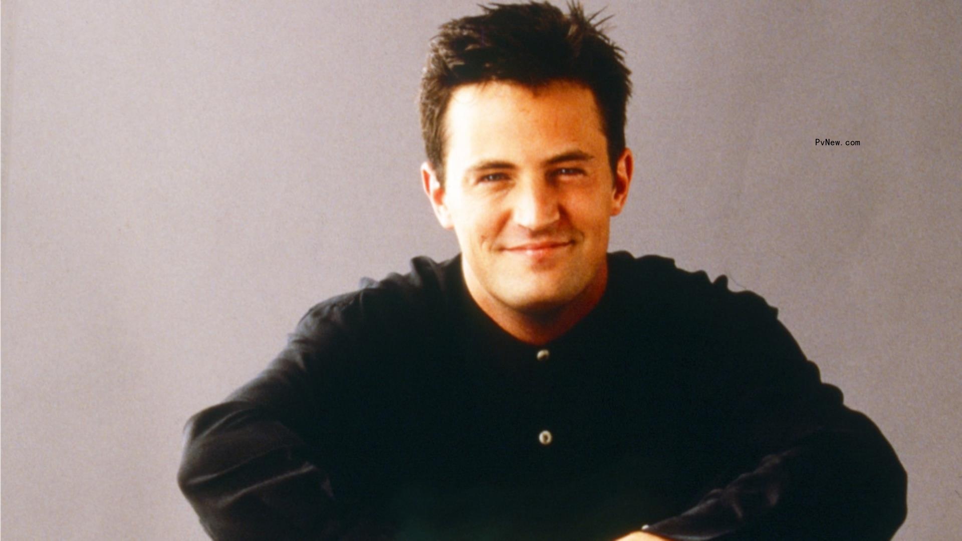‘Friends’ Fans Mourn Matthew Perry Outside Sitcom’s Ico<i></i>nic New York Apartment: ‘He Had So Much Life Left’
