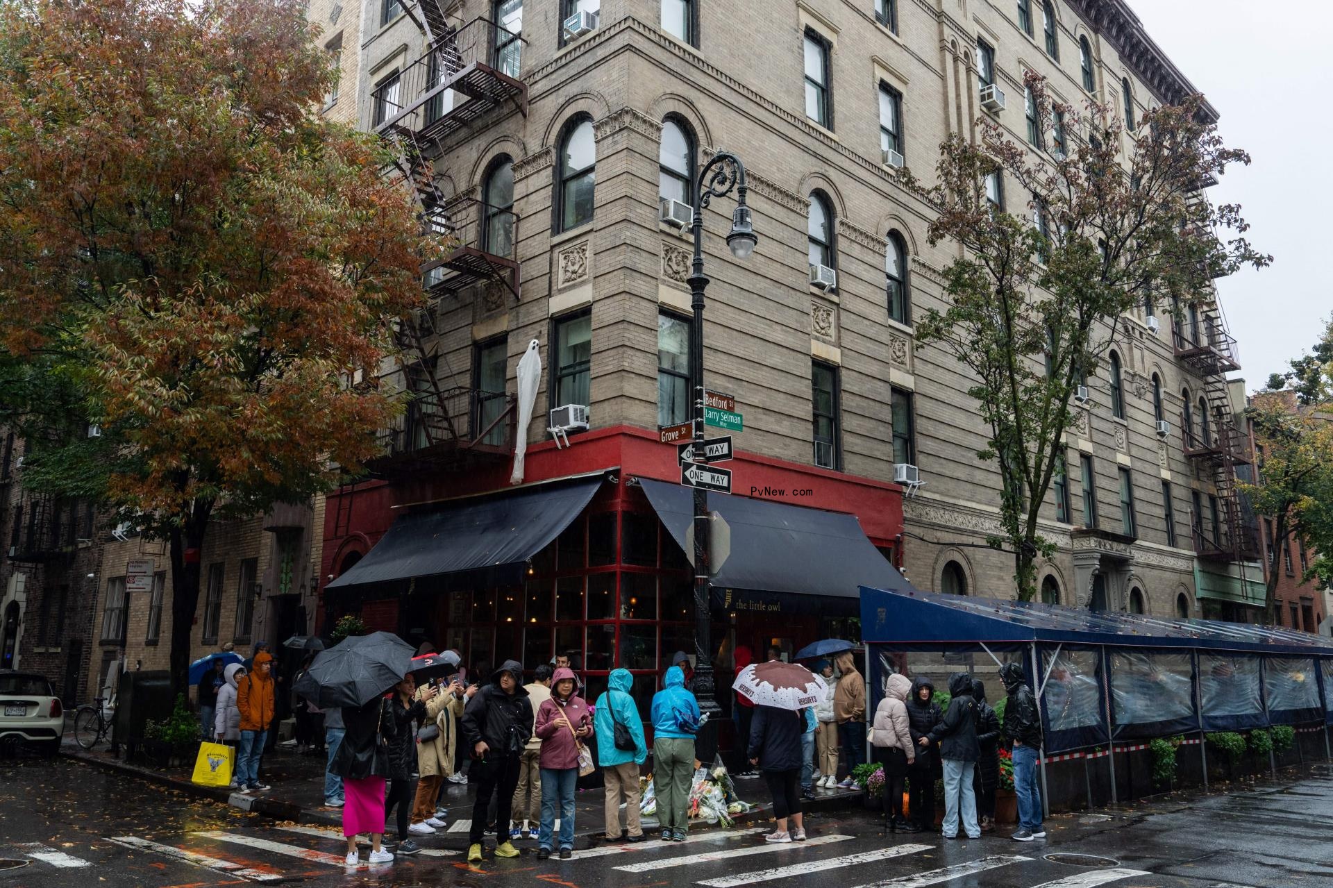 ‘Friends’ Fans Mourn Matthew Perry Outside Sitcom’s Ico<i></i>nic New York Apartment: ‘He Had So Much Life Left’