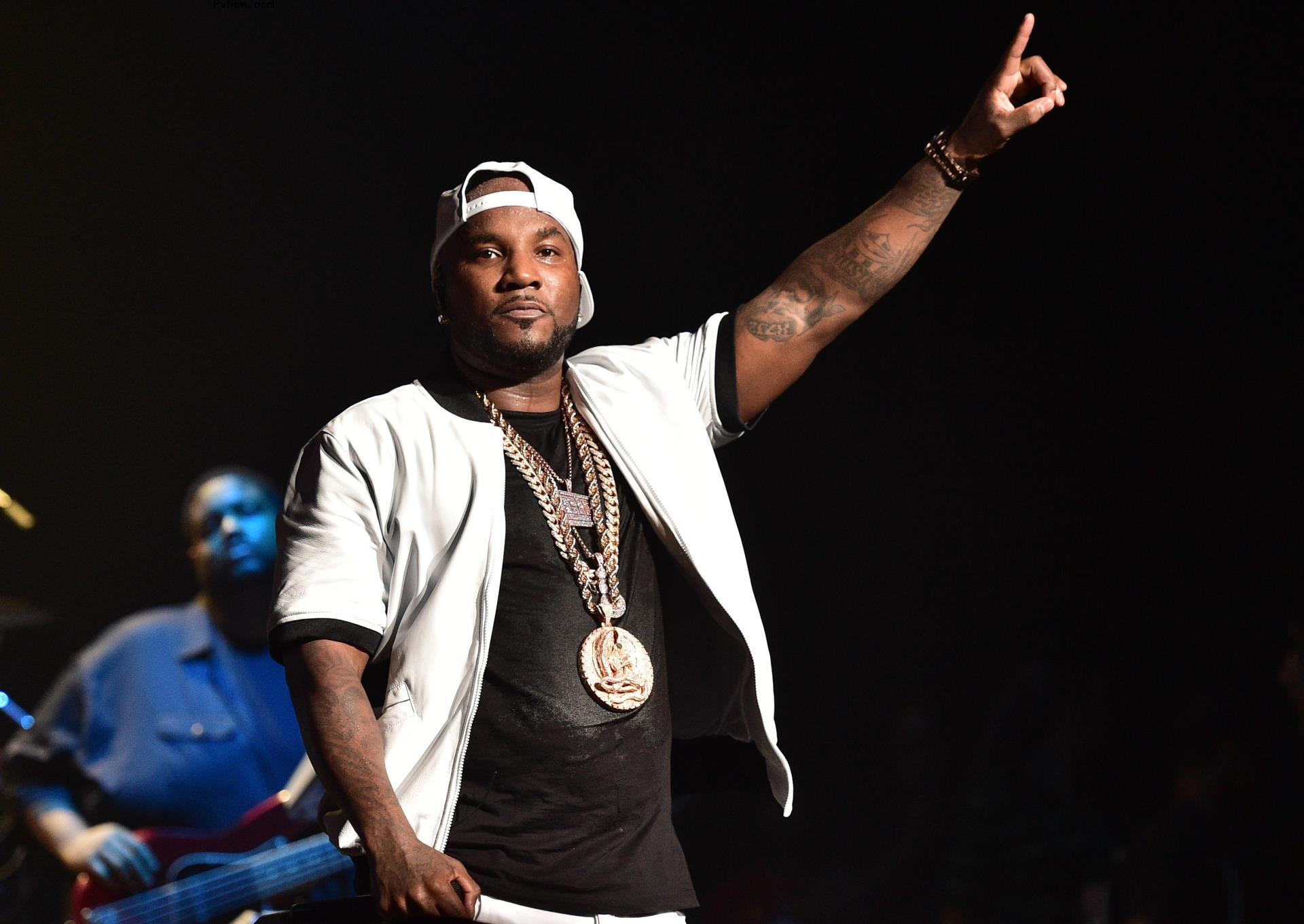 Jeezy o<i></i>nstage performing