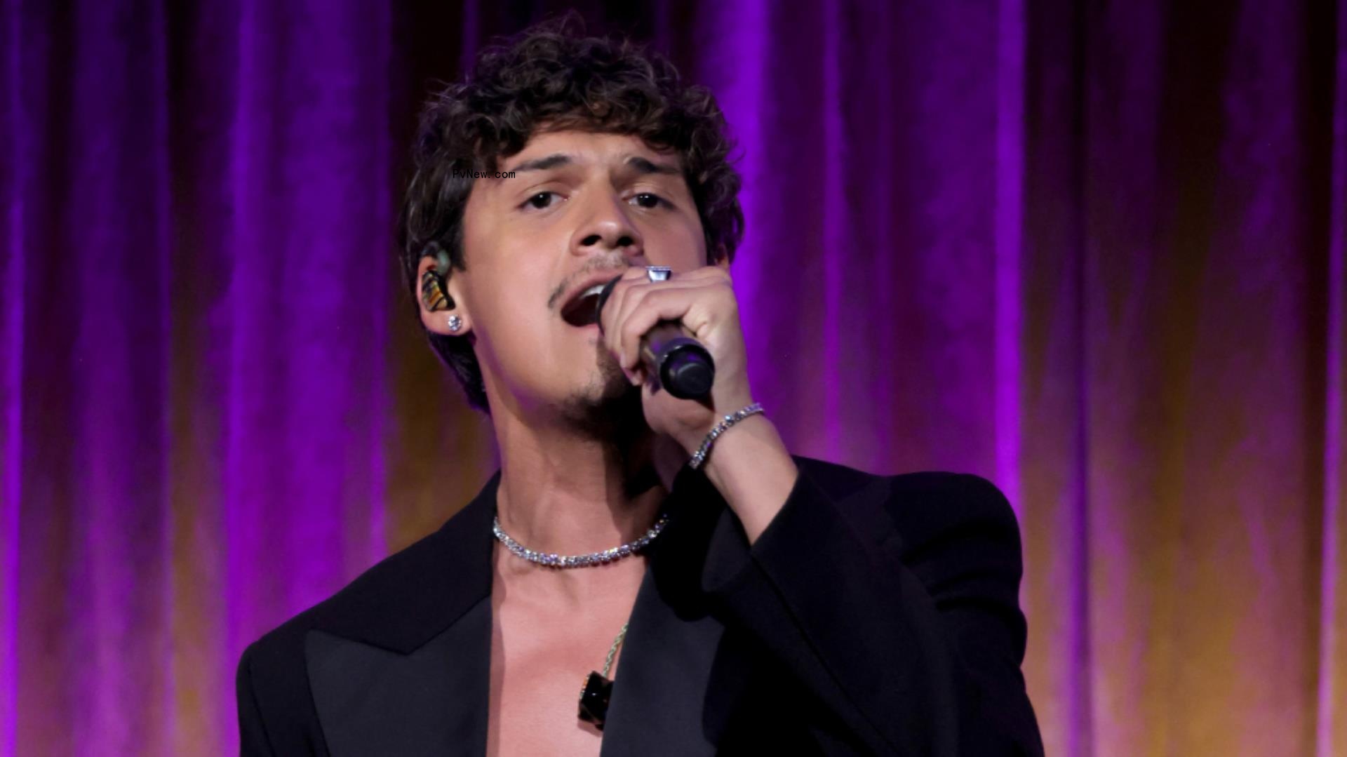 Omar Apollo, Café Tacvba and More to Receive Ho<i></i>nors at 2023 Hispanic Heritage Awards