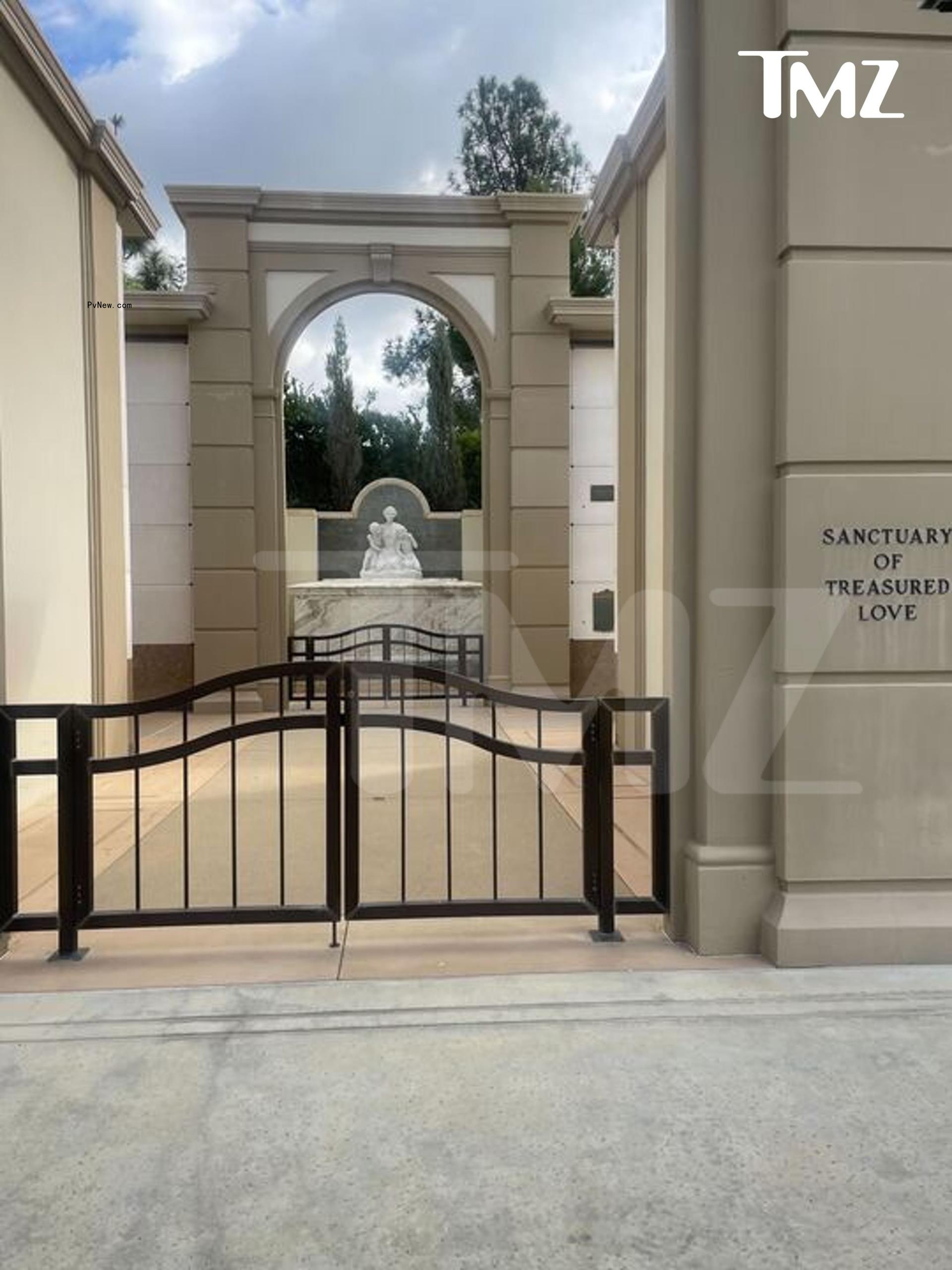 Matthew Perry's alleged gravesite.
