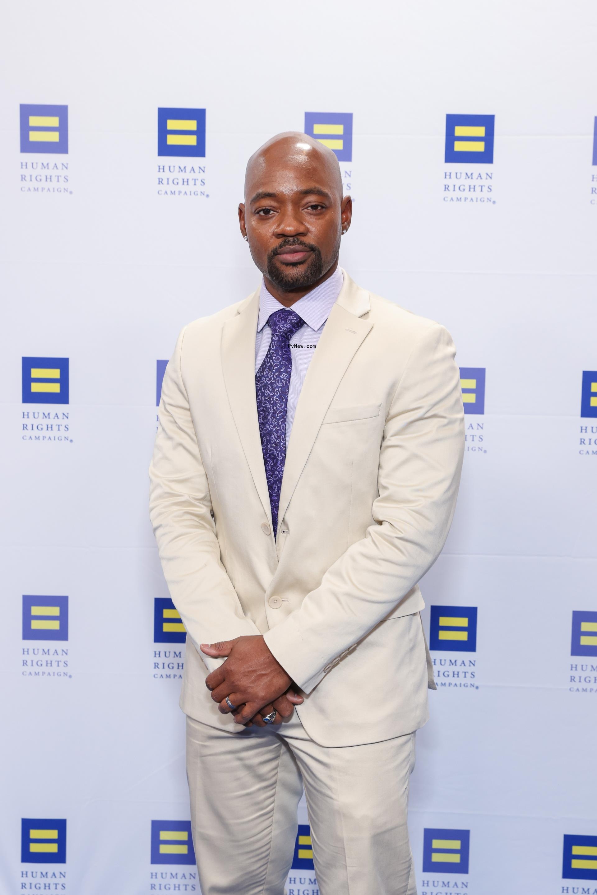 Brandi Carlile, Brian Michael Smith Give Impassio<i></i>ned Speeches a<i></i>bout Anti-LGBTQ+ Bills at Human Rights Campaign Dinner