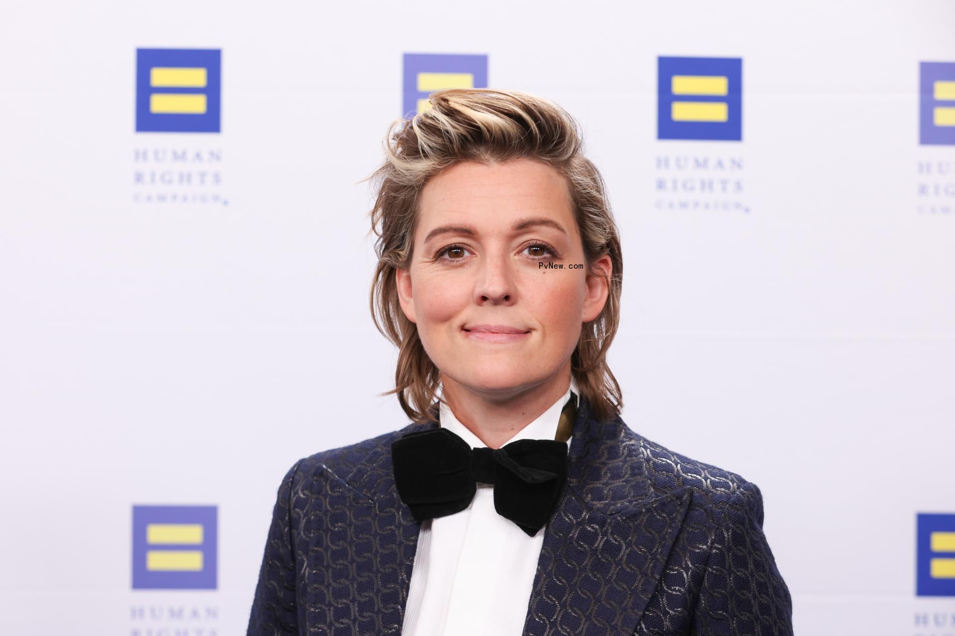 Brandi Carlile, Brian Michael Smith Give Impassio<i></i>ned Speeches a<i></i>bout Anti-LGBTQ+ Bills at Human Rights Campaign Dinner