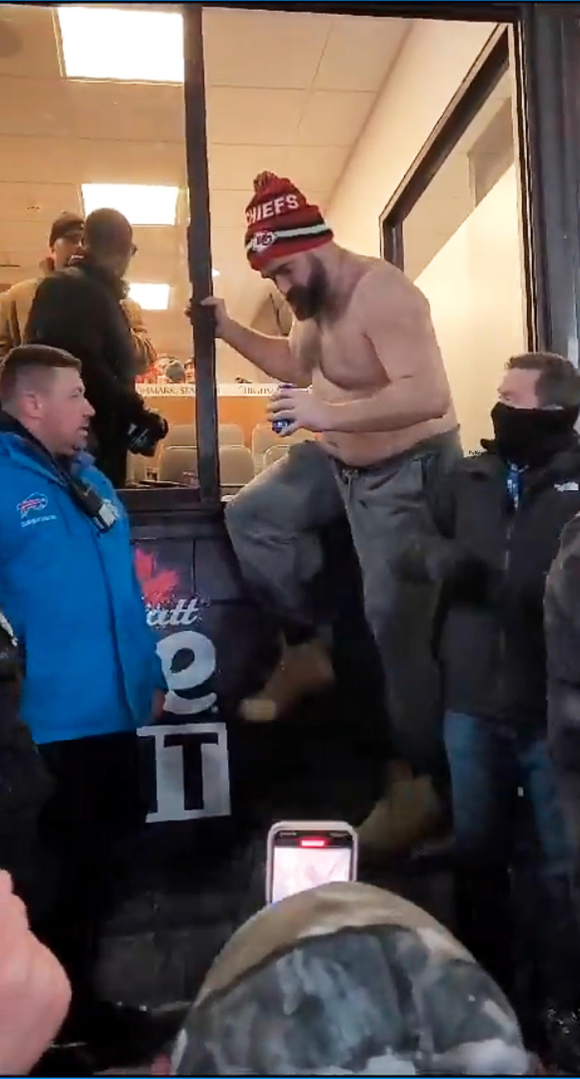 Jason Kelce jumps into the crowd