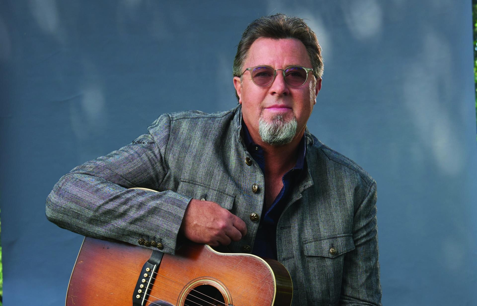 Vince Gill Ready to Fly Solo for Summer Tour: ‘I Know I’m Better Than I Was’