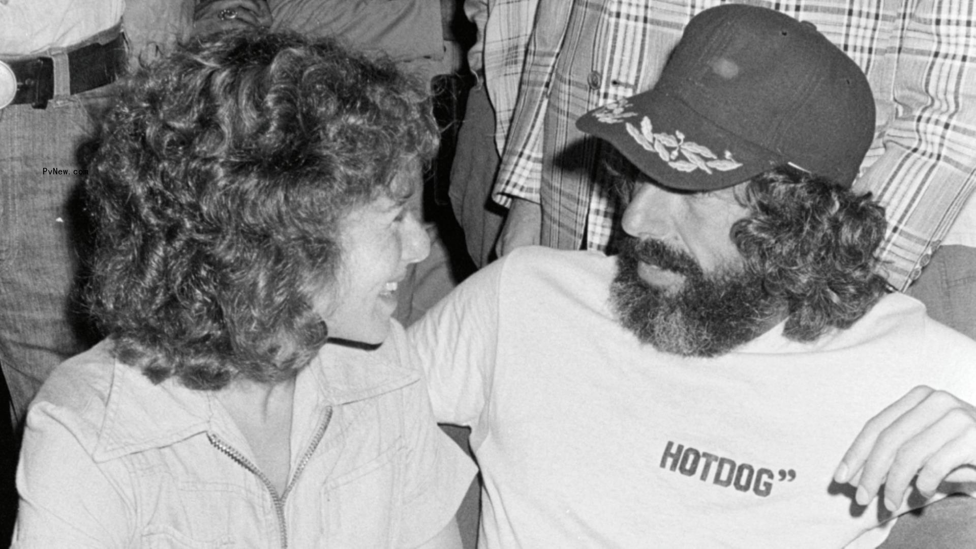 50 Years Ago, Carole King’s ‘Tapestry’ Dominated the Grammys, and She Wasn’t Even There …