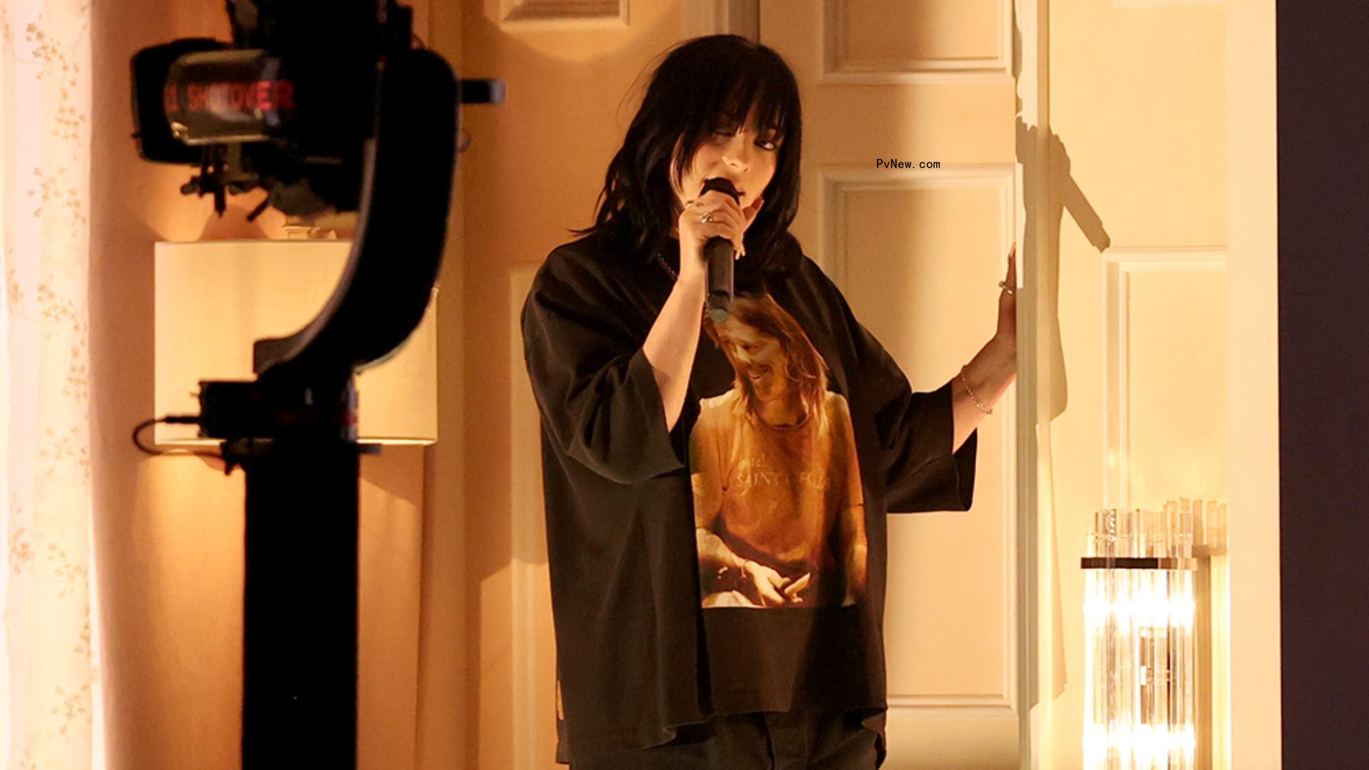 Billie Eilish’s Custom Grammys Shirt Paid Tribute to Taylor Hawkins: Here’s Wher<i></i>e You Can Find Your Own