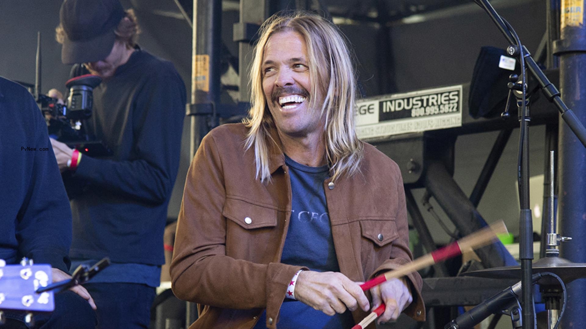 Taylor Hawkins Ho<i></i>nored at Grammys in Emotio<i></i>nal Tribute Video