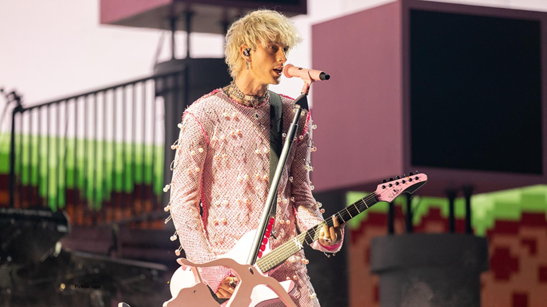 Machine Gun Kelly’s ‘Mainstream Sellout’ Blasts in at No. 1 on Album Chart