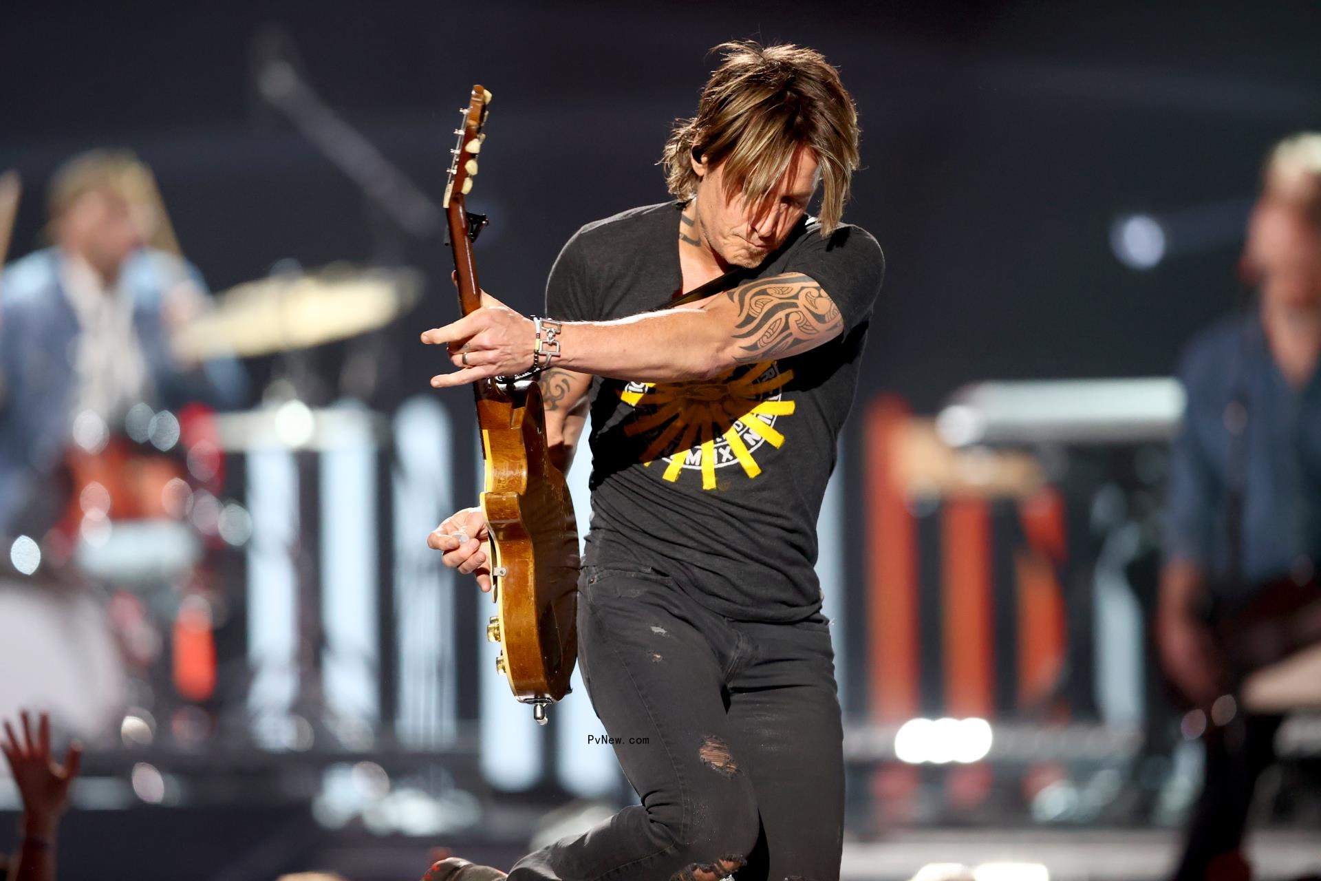 CMT Awards Like Jason Aldean and Carrie Underwood’s Duet Style; Miranda Lambert, Cody Johnson Also Claim Honors