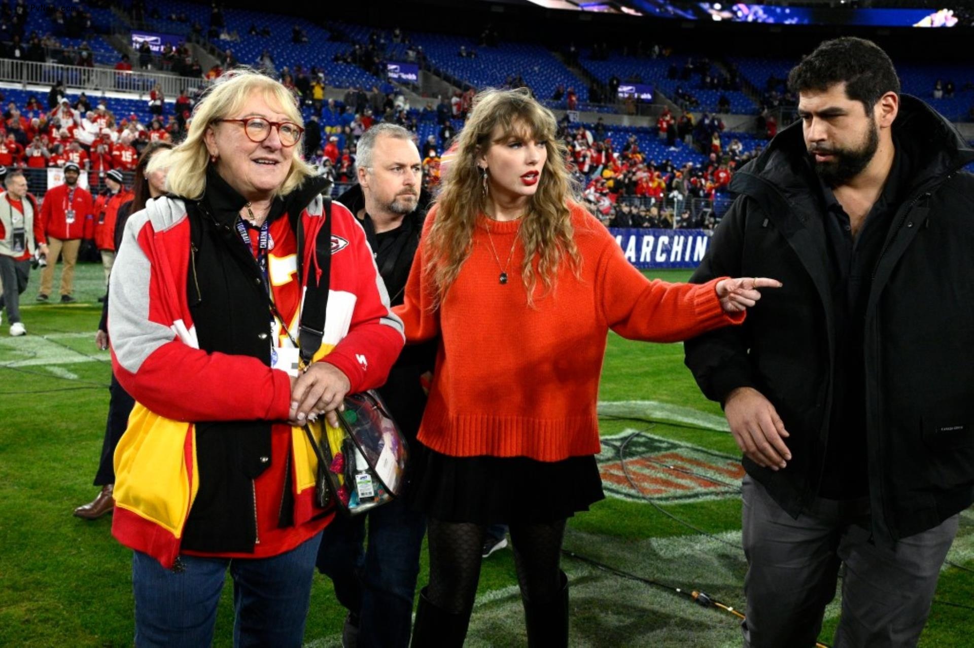 taylor swift and do<i></i>nna kelce