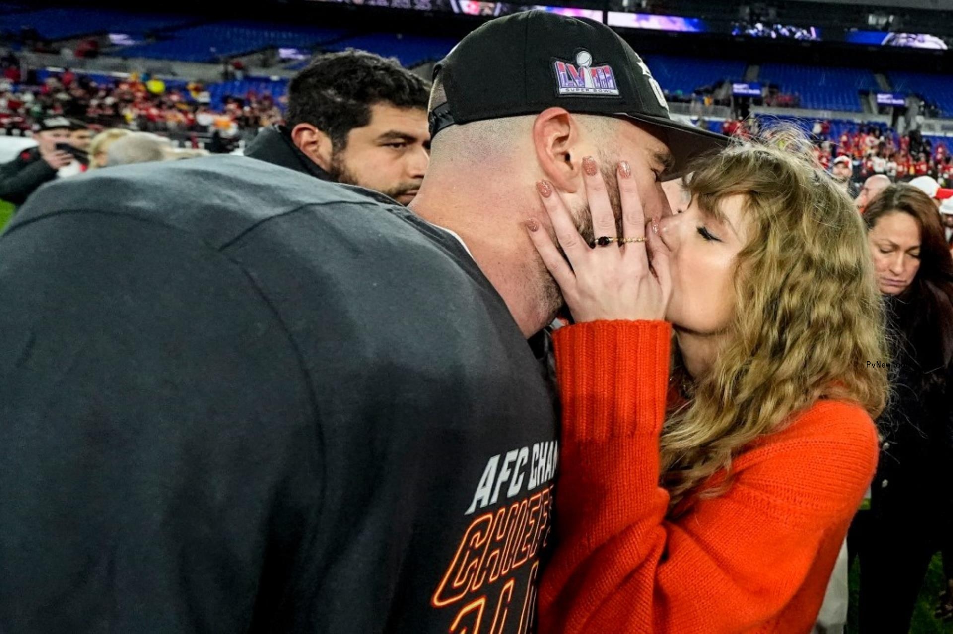 taylor swift and travis kelce kissing after chiefs ravens game
