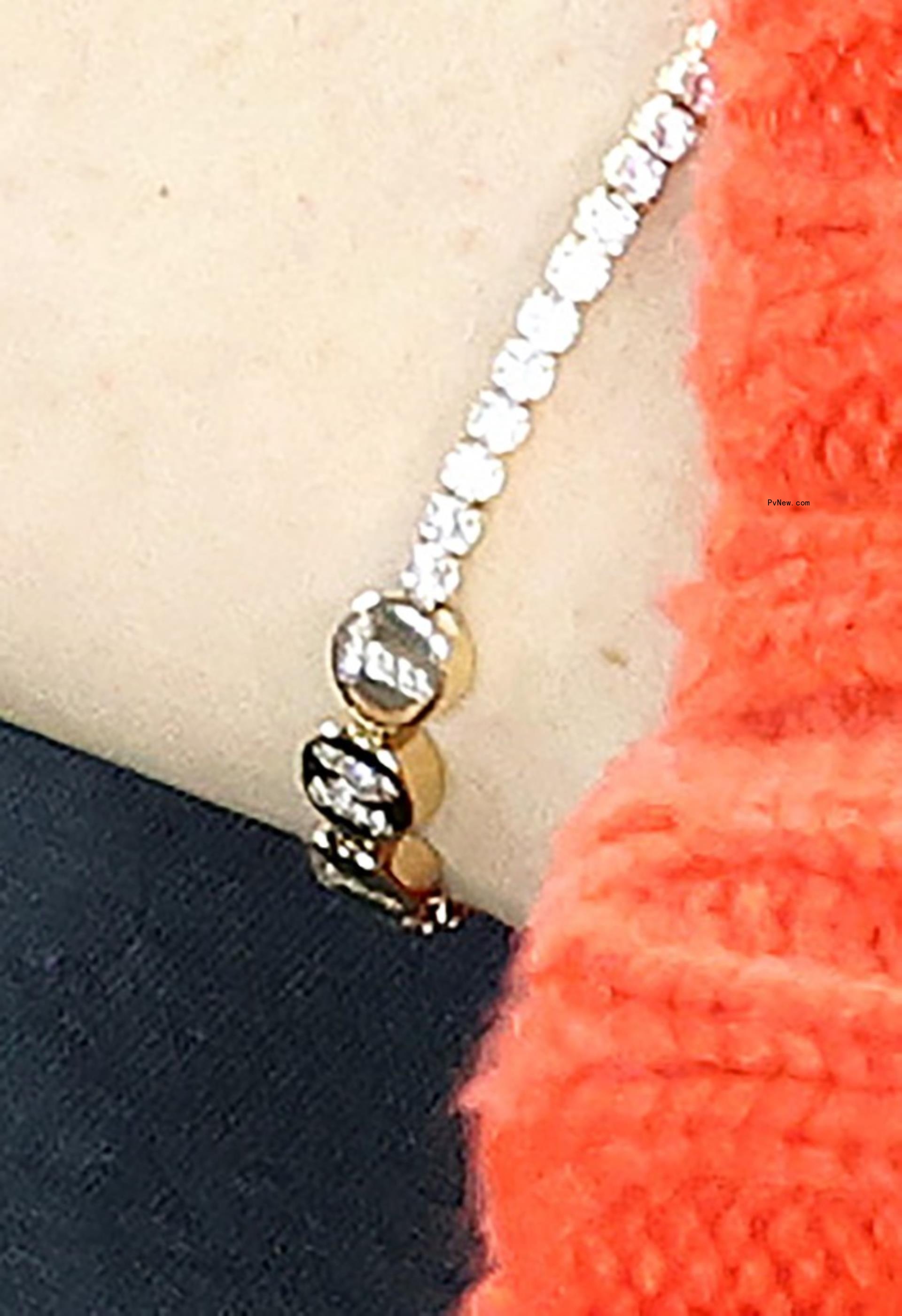 taylor swift travis kelce TNT bracelet