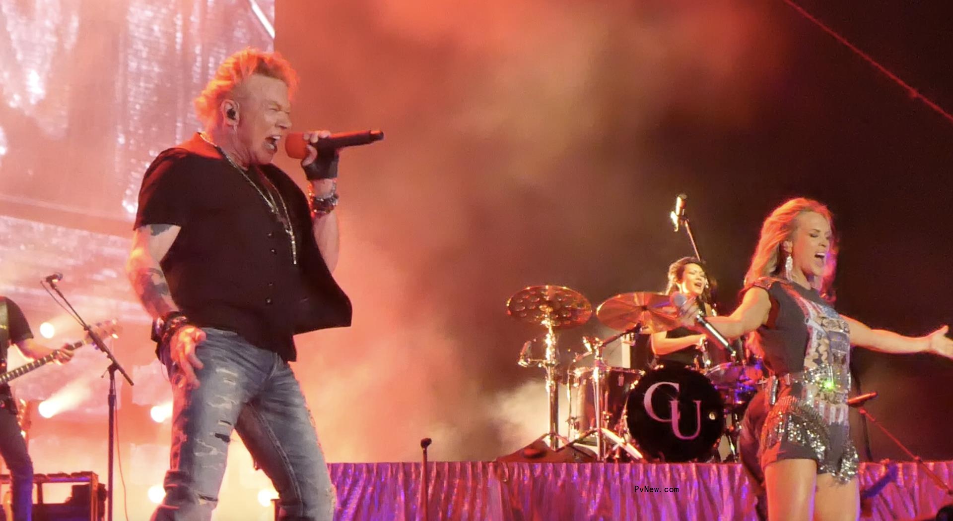 Watch Carrie Underwood and Axl Rose Turn Stagecoach Into Paradise City With Two Guns N’ Roses Songs