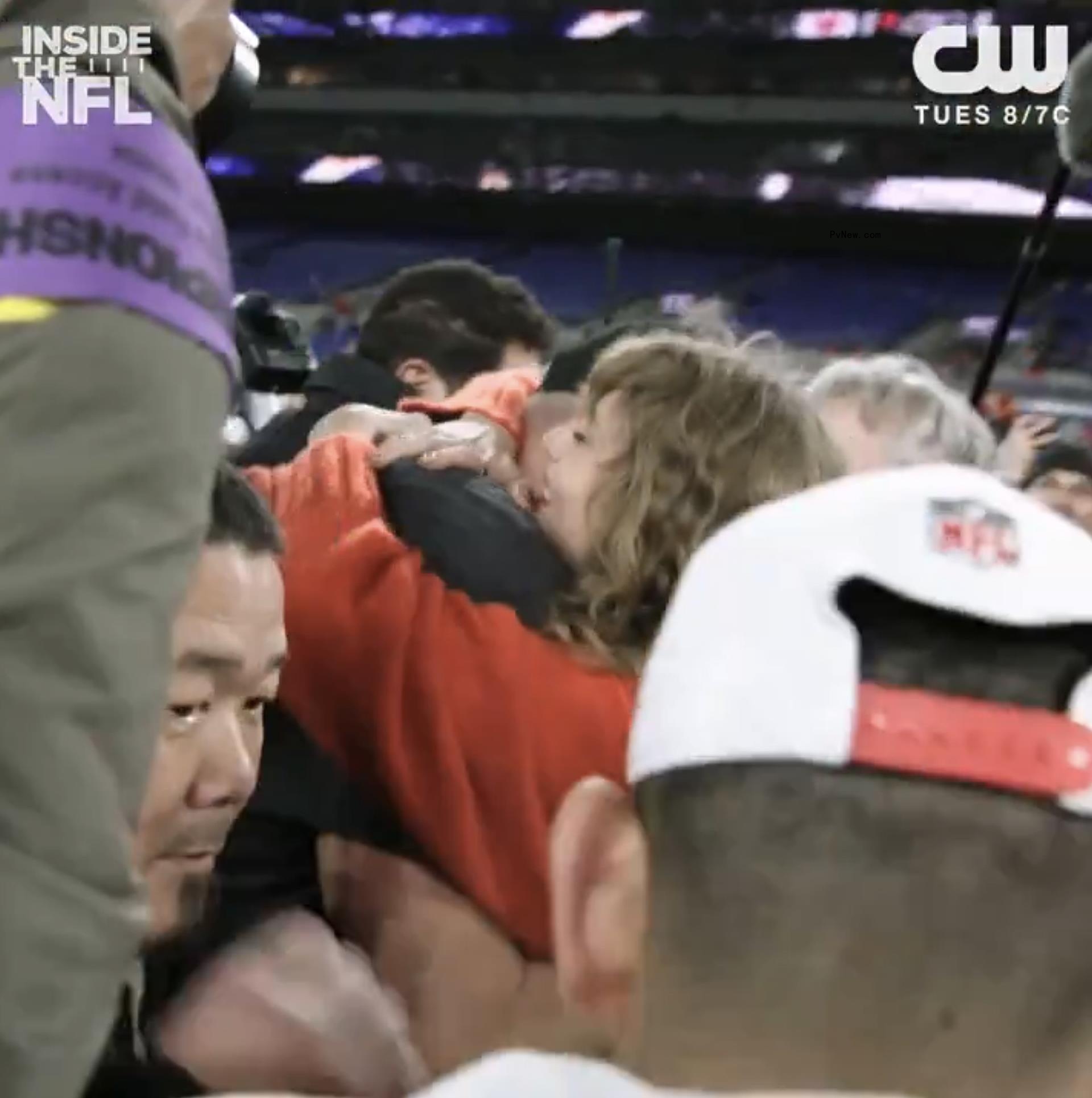 Taylor Swift and Travis Kelce hugging.
