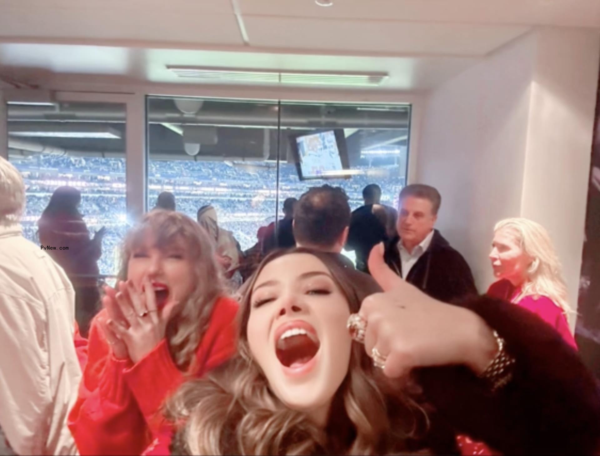 Taylor Swift with Keleigh Teller 