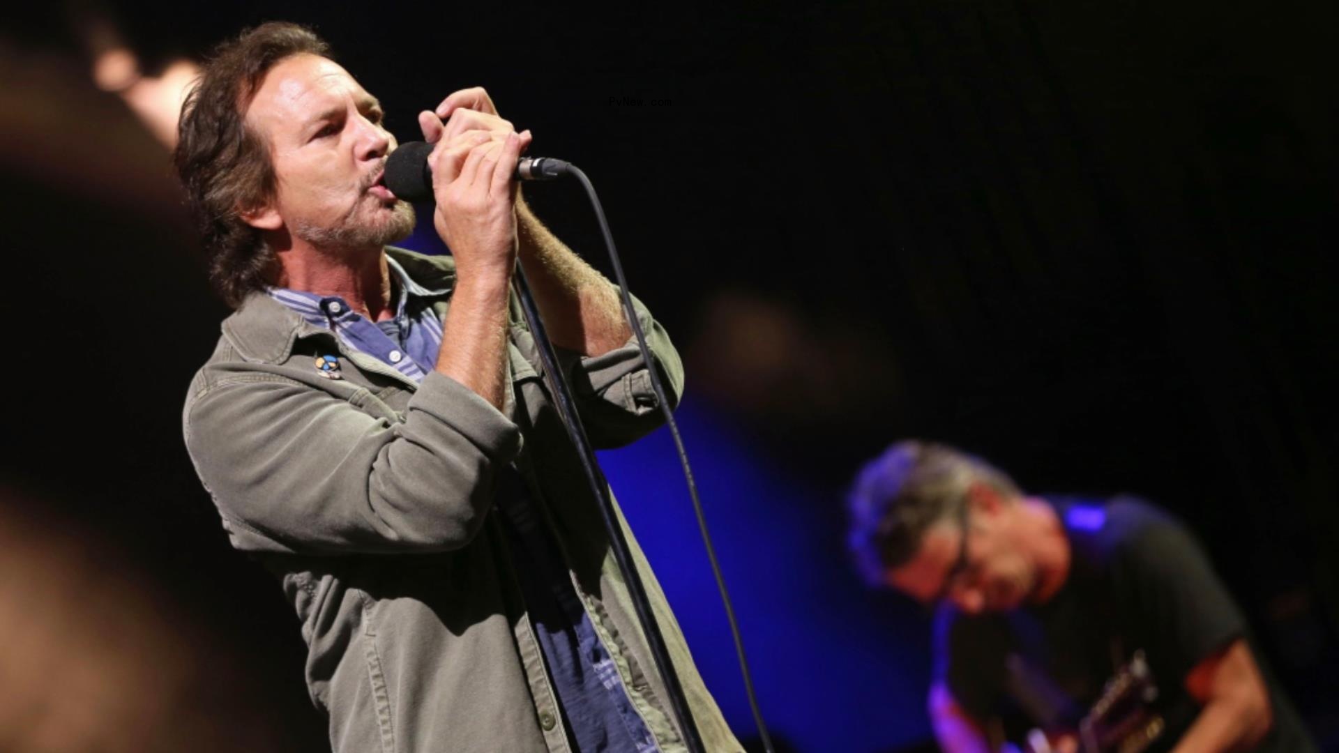 Pearl Jam Pays Tribute to Foo Fighters’ Taylor Hawkins at Tour Opener in San Diego