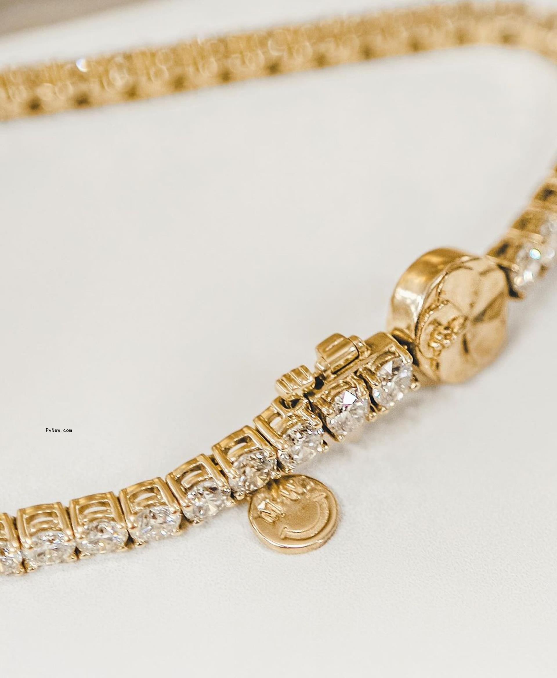 Taylor Swift's Wove tennis bracelet