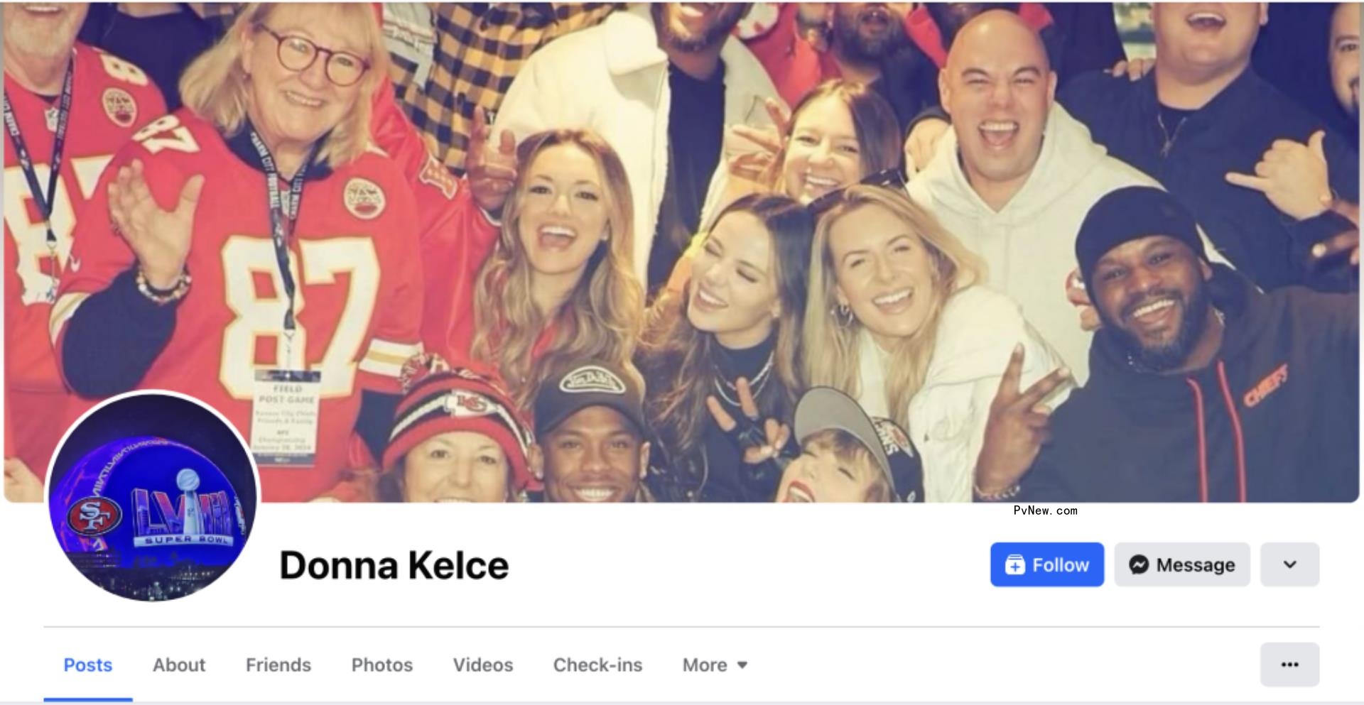 Group photo with Do<i></i>nna Kelce and Taylor Swift