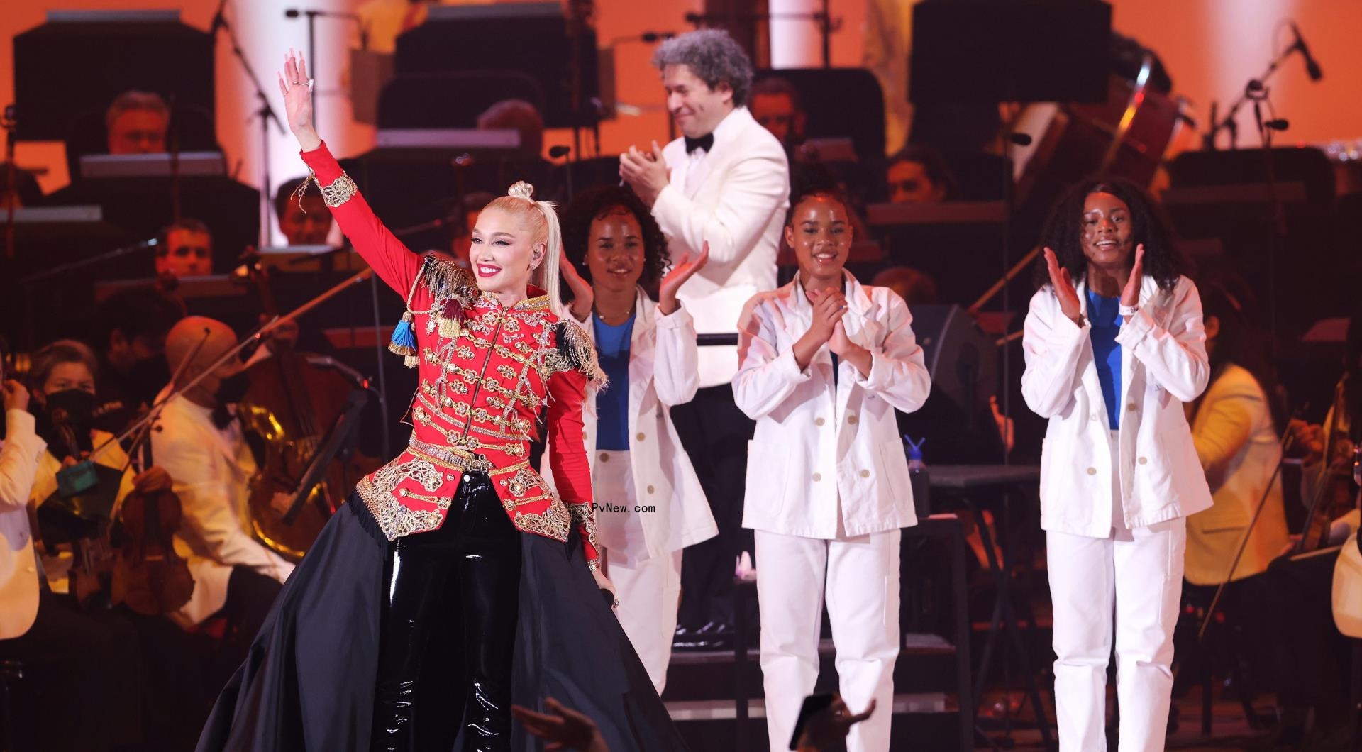 Gwen Stefani Is Just a Dudamel-Loving Girl, With Cameos From John Williams and USC/UCLA Bands, at Hollywood Bowl’s Opening Night