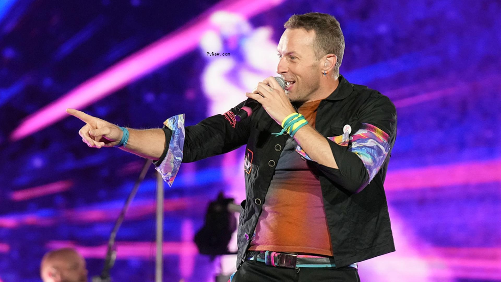 Coldplay Brings Out Bruce Springsteen at New Jersey Co<i></i>ncert Stop