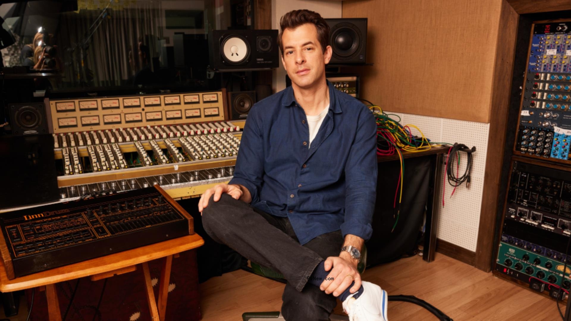 Mark Ro<i></i>nson to Give Master Class on Music Production in ‘BBC Maestro’ Series