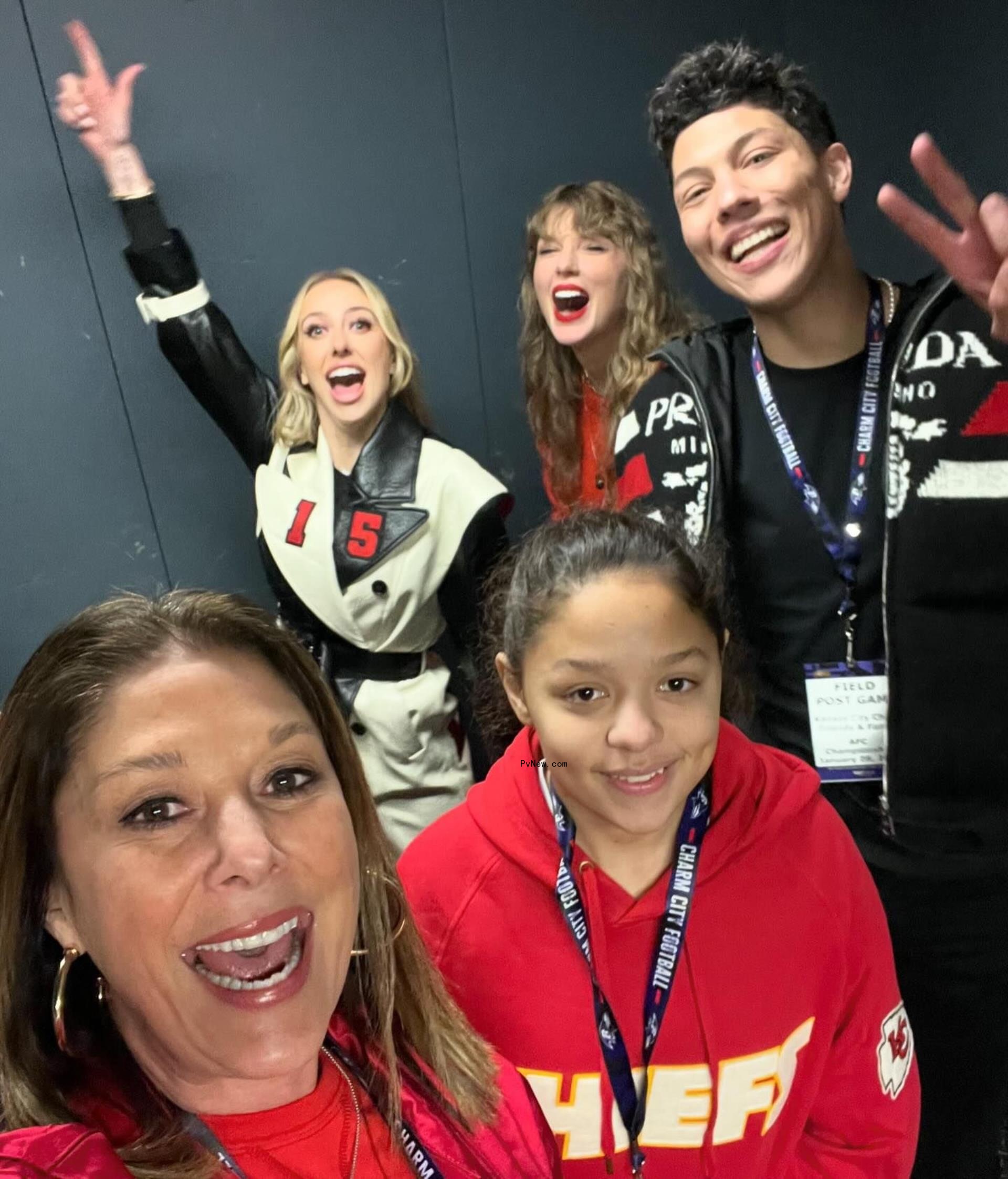 Randi Mahomes with her family and Taylor swift
