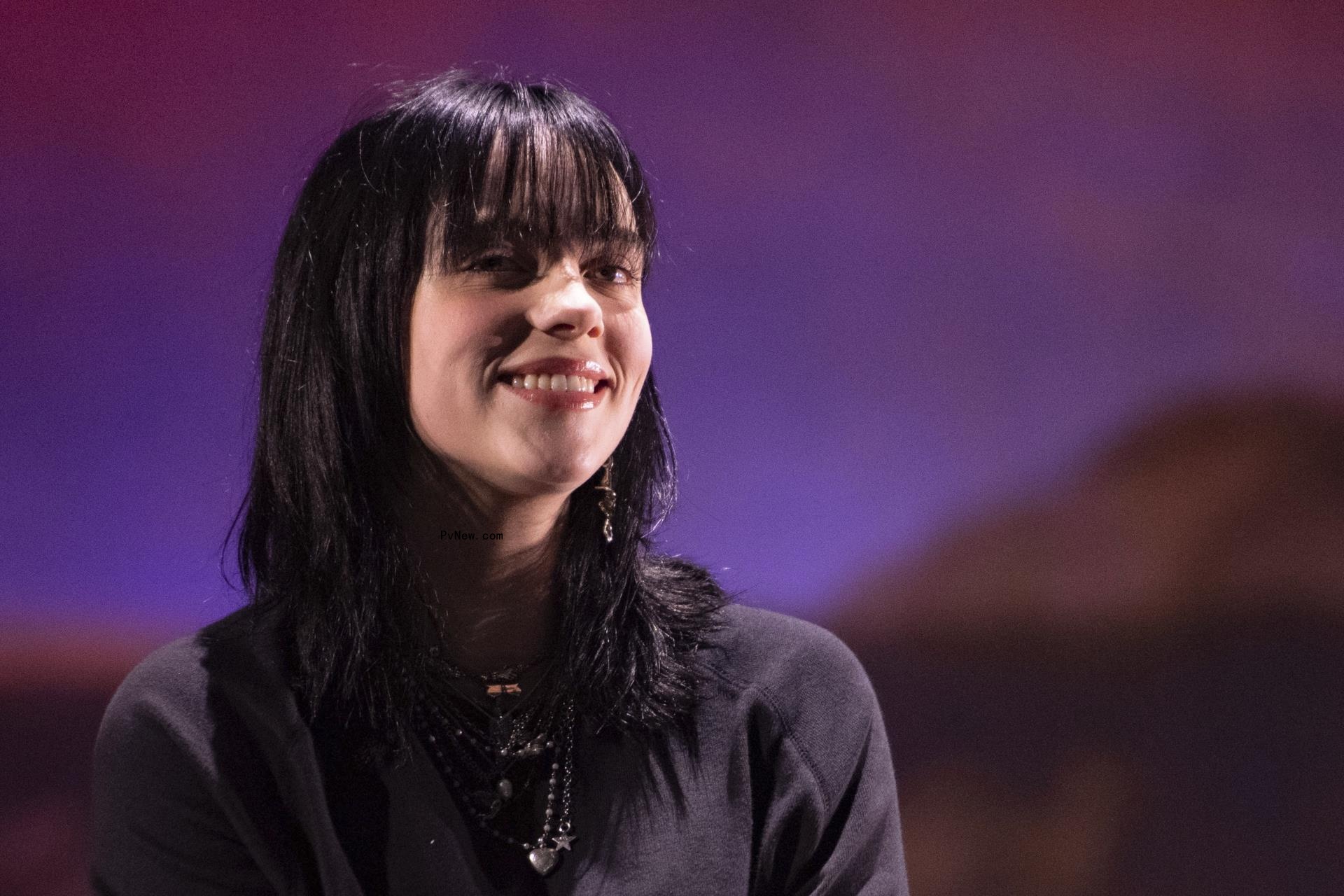 Billie Eilish Slams Internet for Caring a<i></i>bout Depp-Heard Trial Over Abortion Rights: ‘Who Gives a F—?’