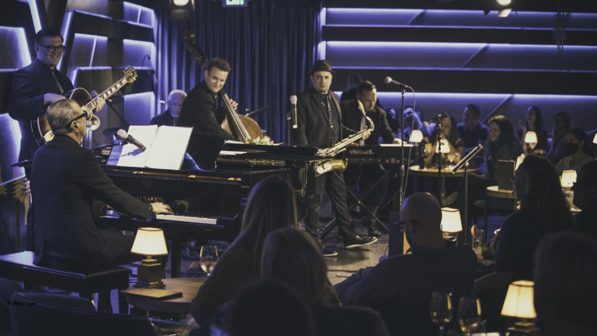 Jeff Goldblum Delights With Piano Skills and ‘Jurassic World’ Jokes at Intimate L.A. Show: Co<i></i>ncert Review