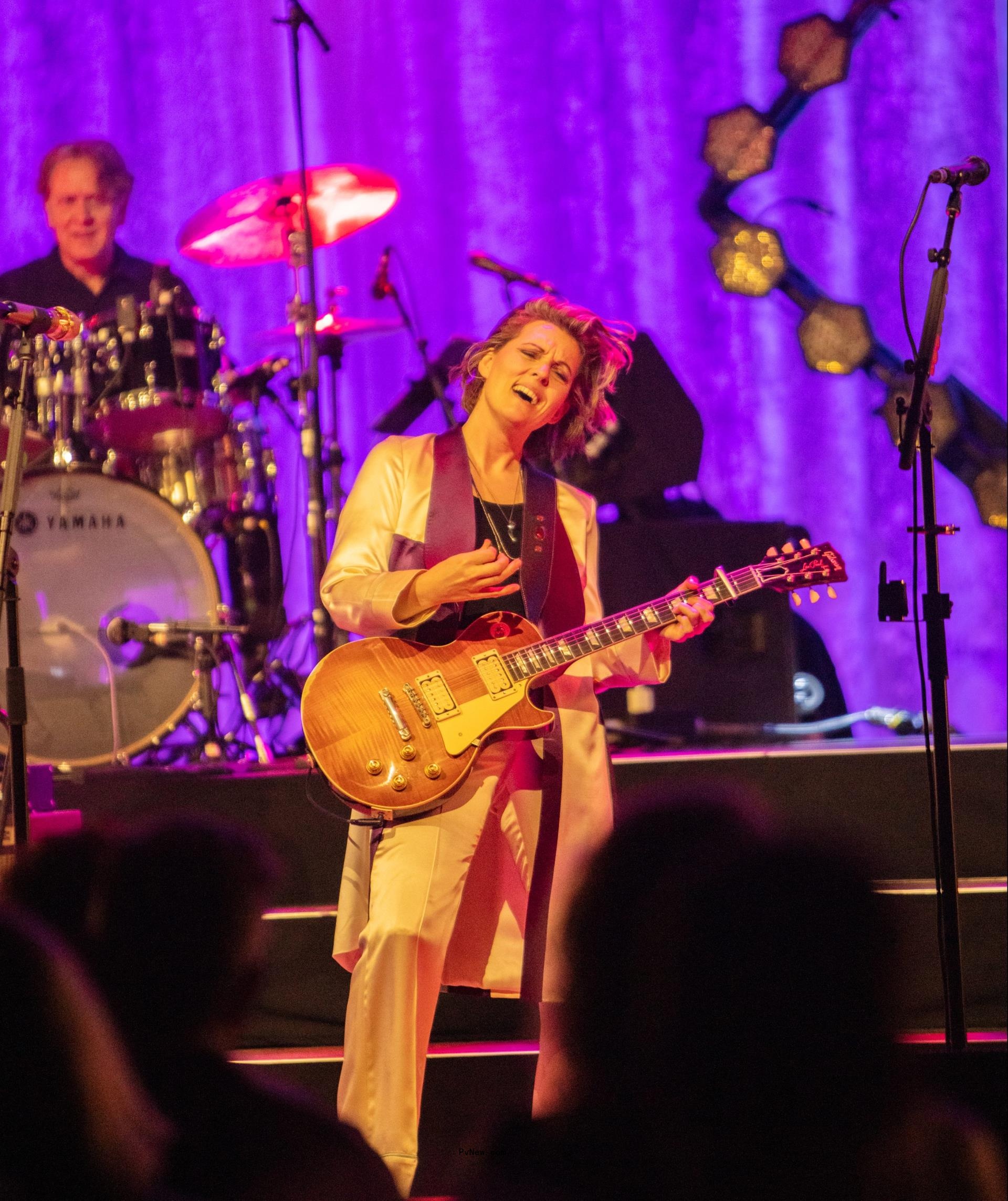 Brandi Carlile Vows Roe v. Wade Rollback ‘Will Be Undone’ During a Supreme Greek Show: Co<i></i>ncert Review