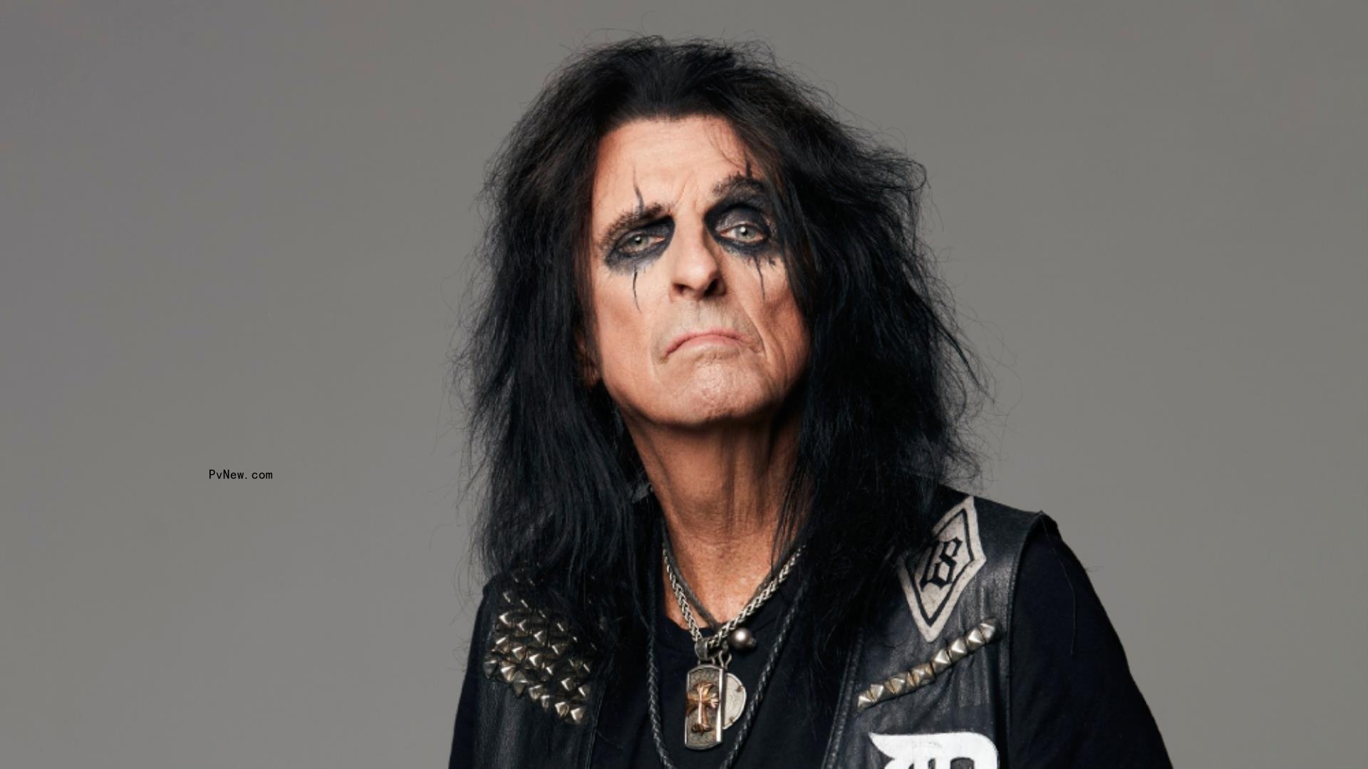 Alice Cooper Signs With CAA for Touring in North America