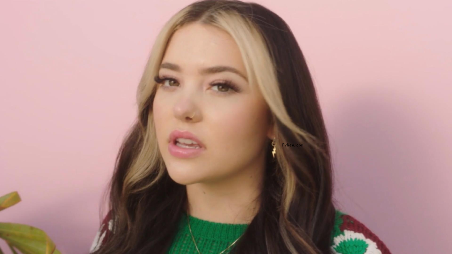 Lauren Spencer-Smith Signs With AG Artists for Management, Warner Chappell for Publishing