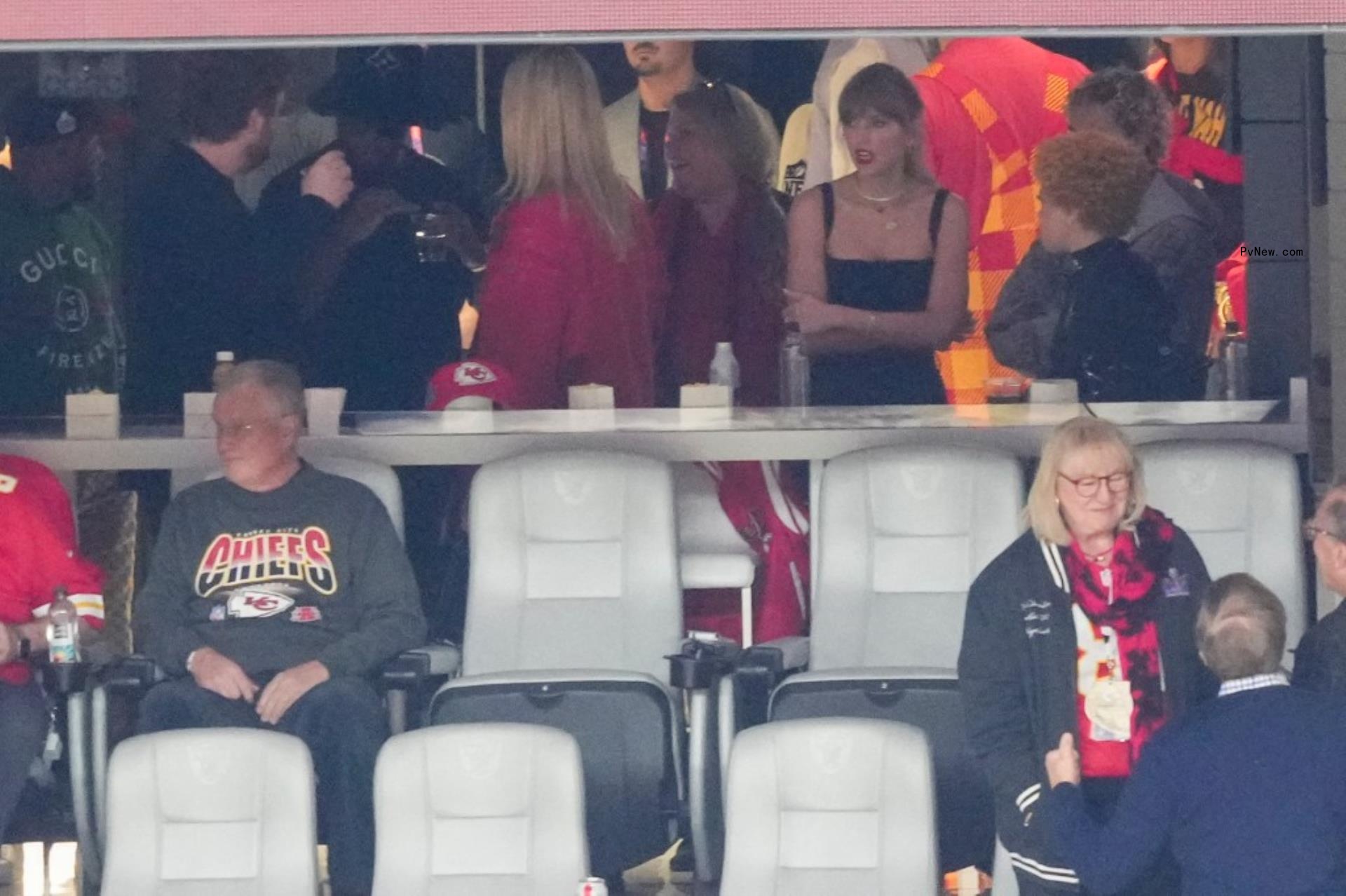 taylor swift and kason kelce at super bowl 2024