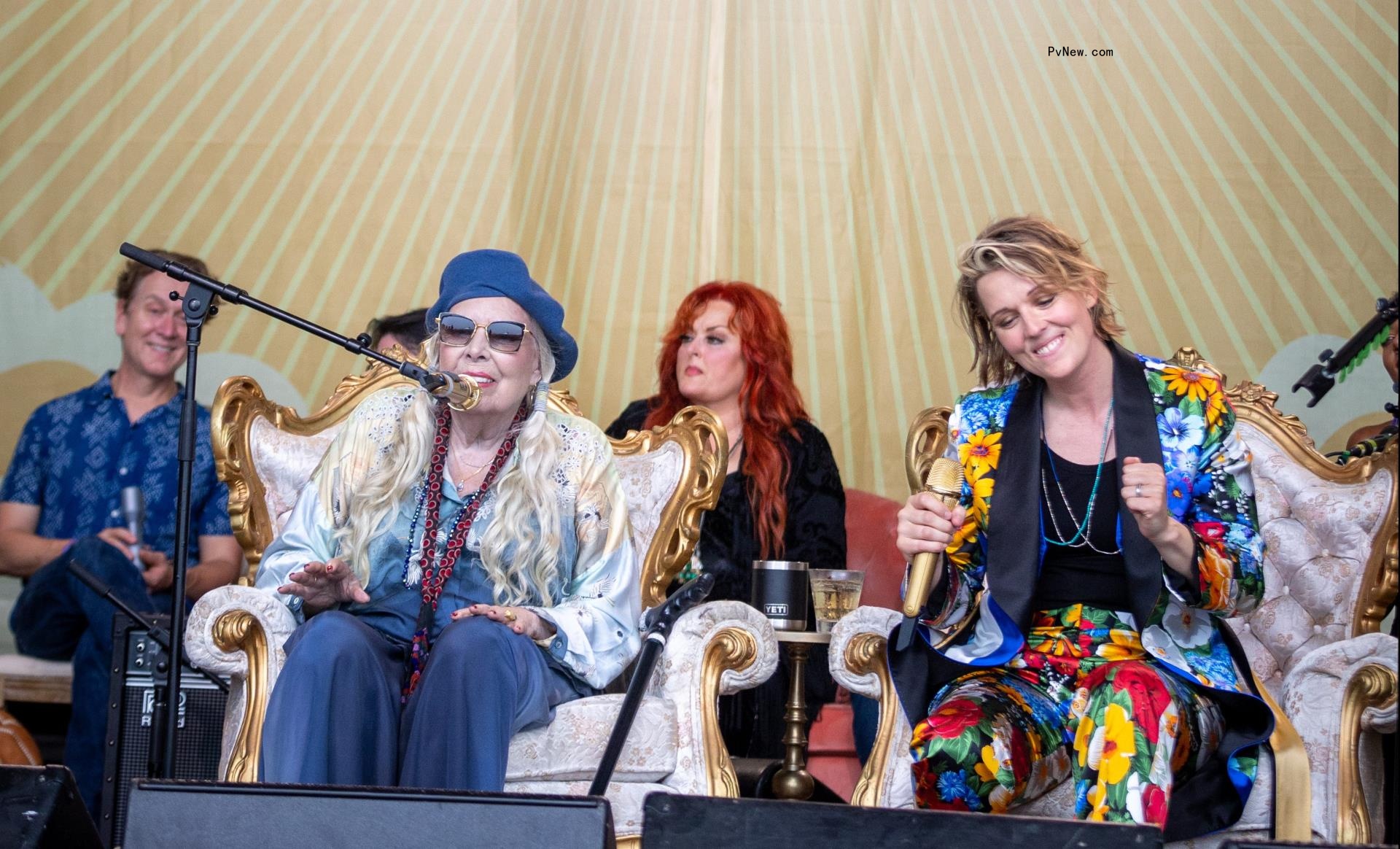 Joni Mitchell Performs at Length for First Time in 22 Years at Surprise Newport Folk Festival Appearance