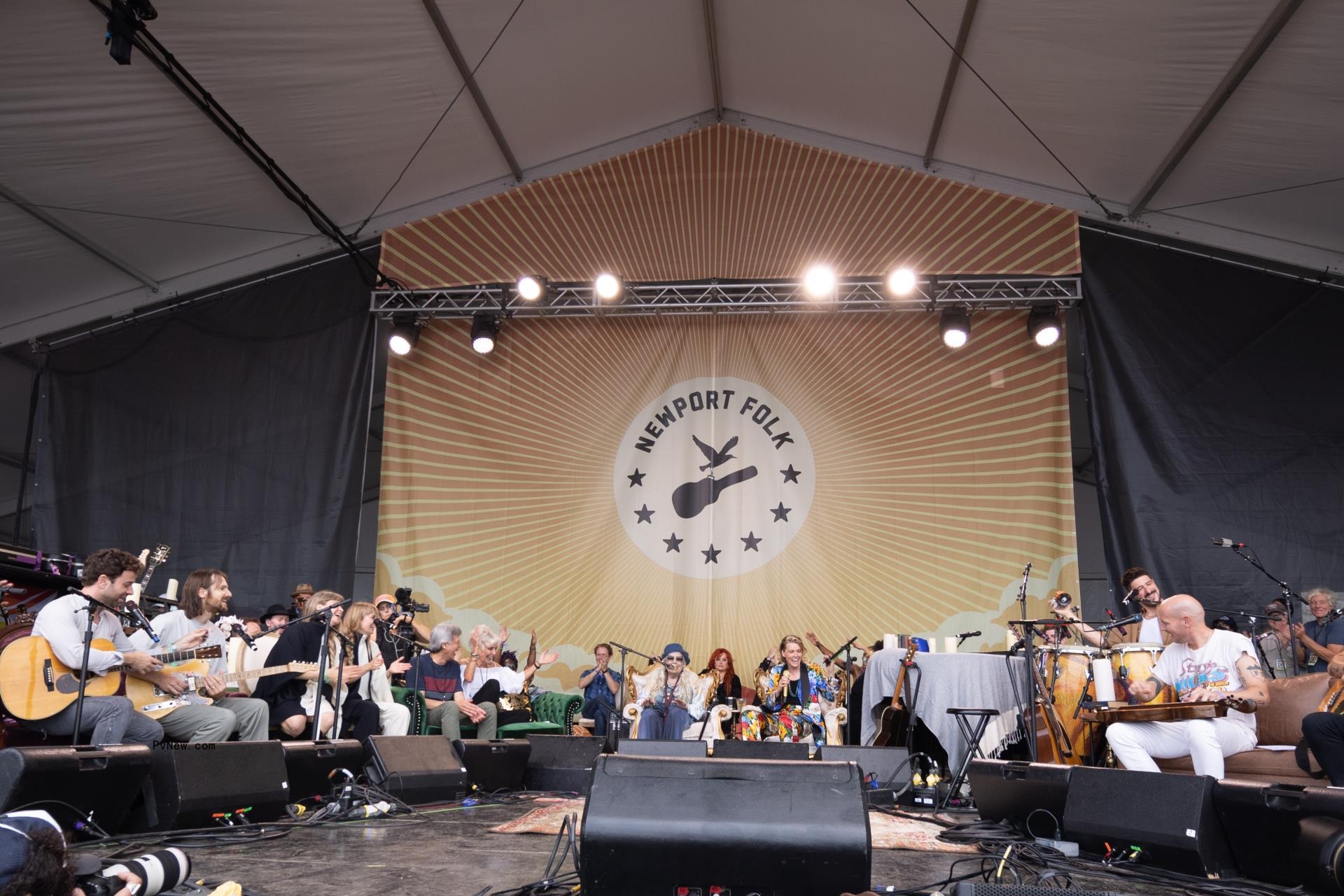 Joni Mitchell Performs at Length for First Time in 22 Years at Surprise Newport Folk Festival Appearance