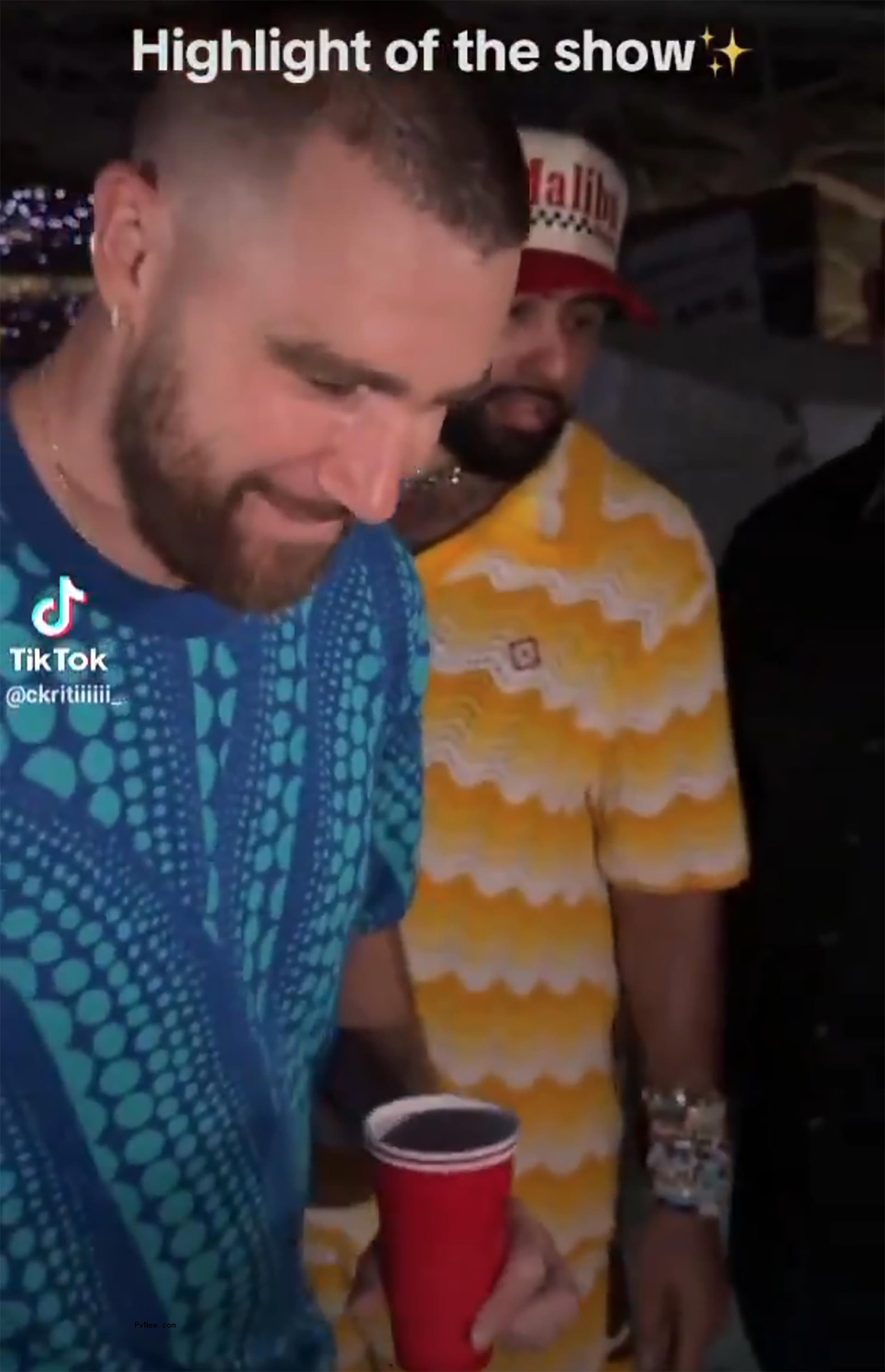 travis kelce bent over smiling