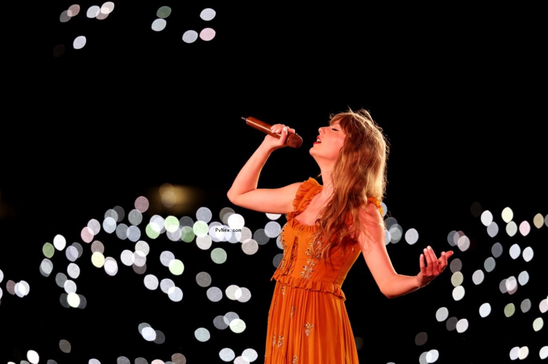 Taylor Swift on stage.