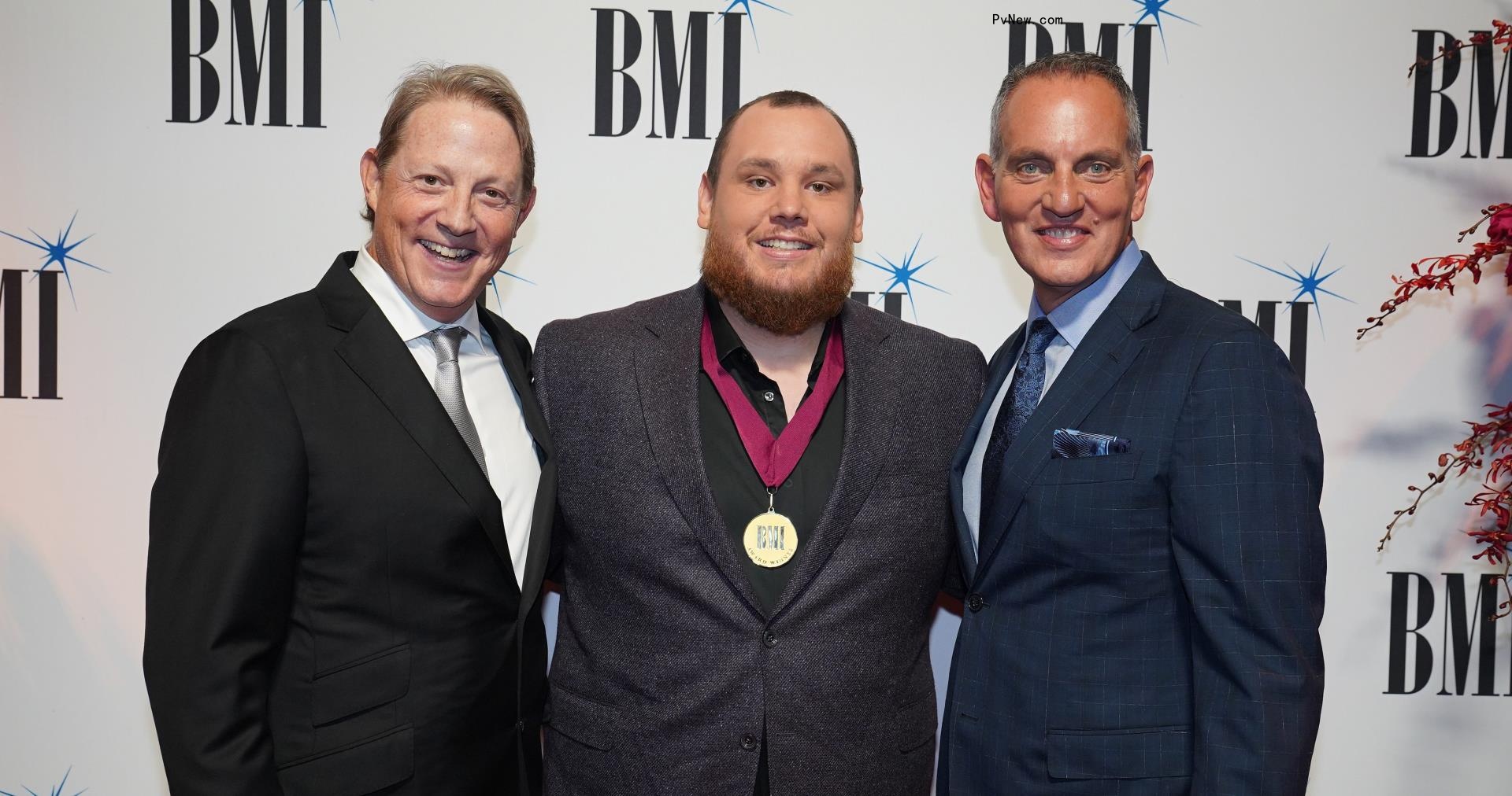 Luke Combs, Hardy Win Top So<i></i>ngwriting Ho<i></i>nors at BMI Country Awards