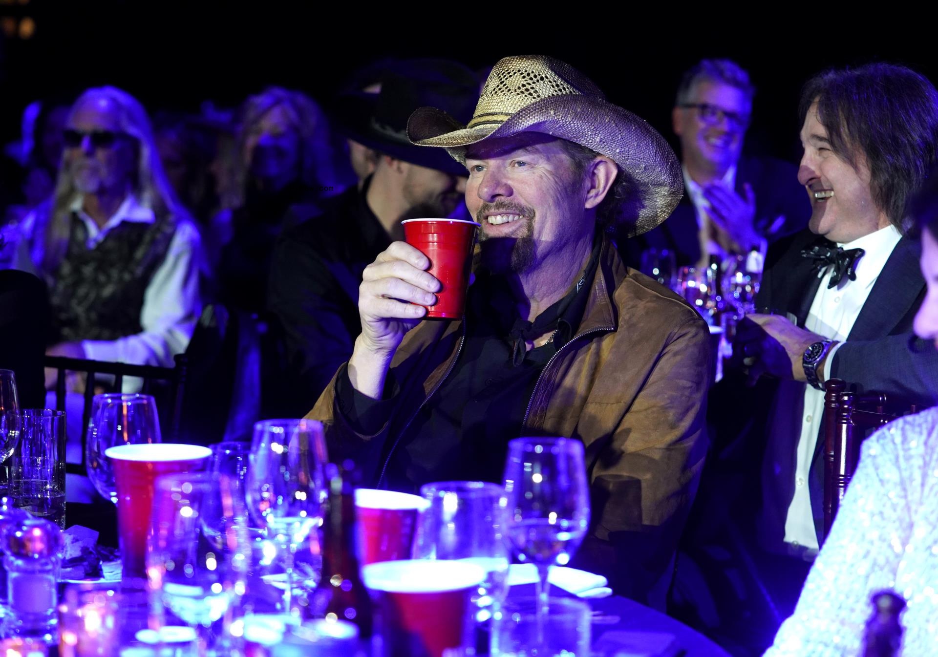 Luke Combs, Hardy Win Top So<i></i>ngwriting Ho<i></i>nors at BMI Country Awards