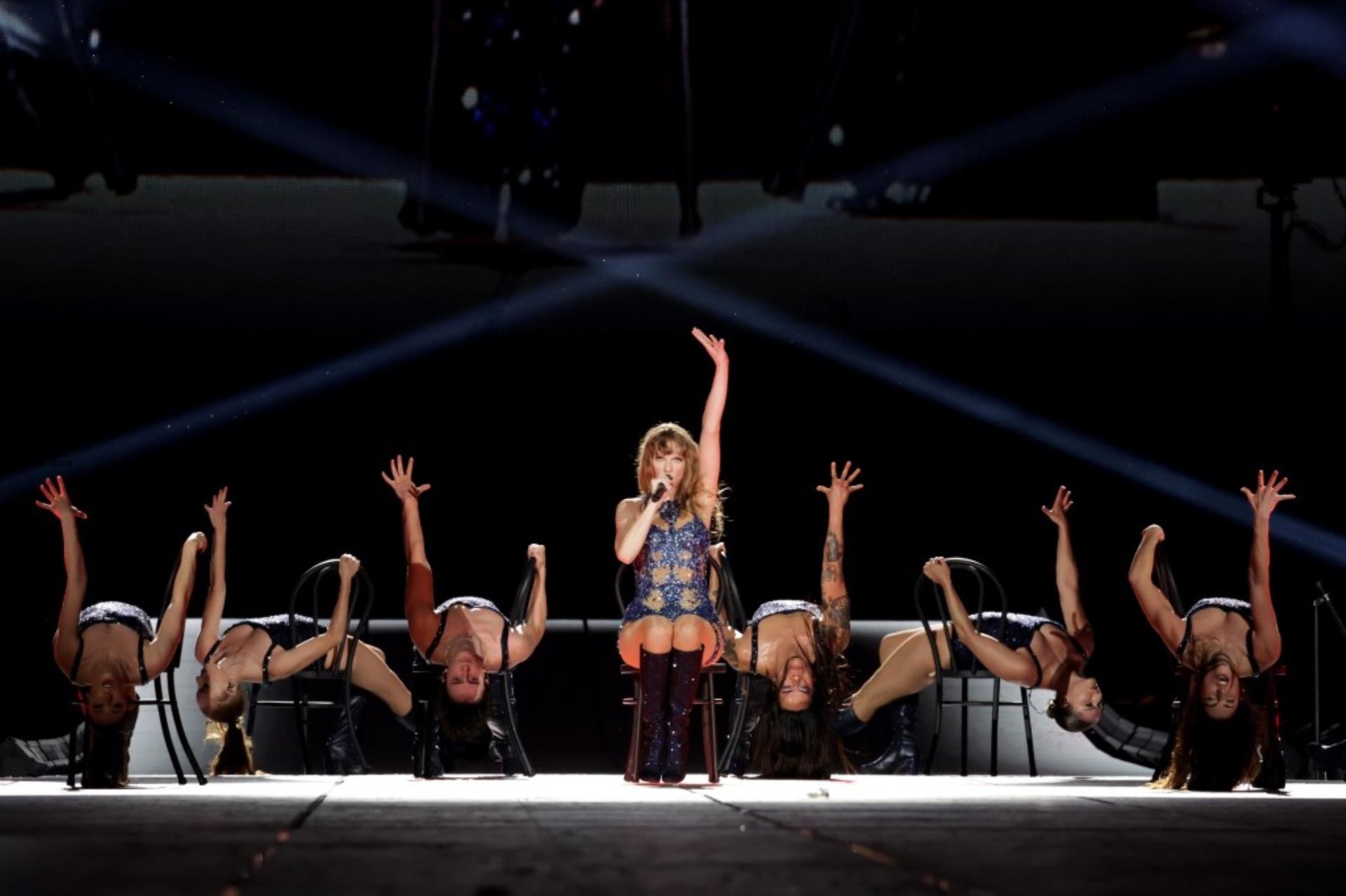 Taylor Swift on stage.