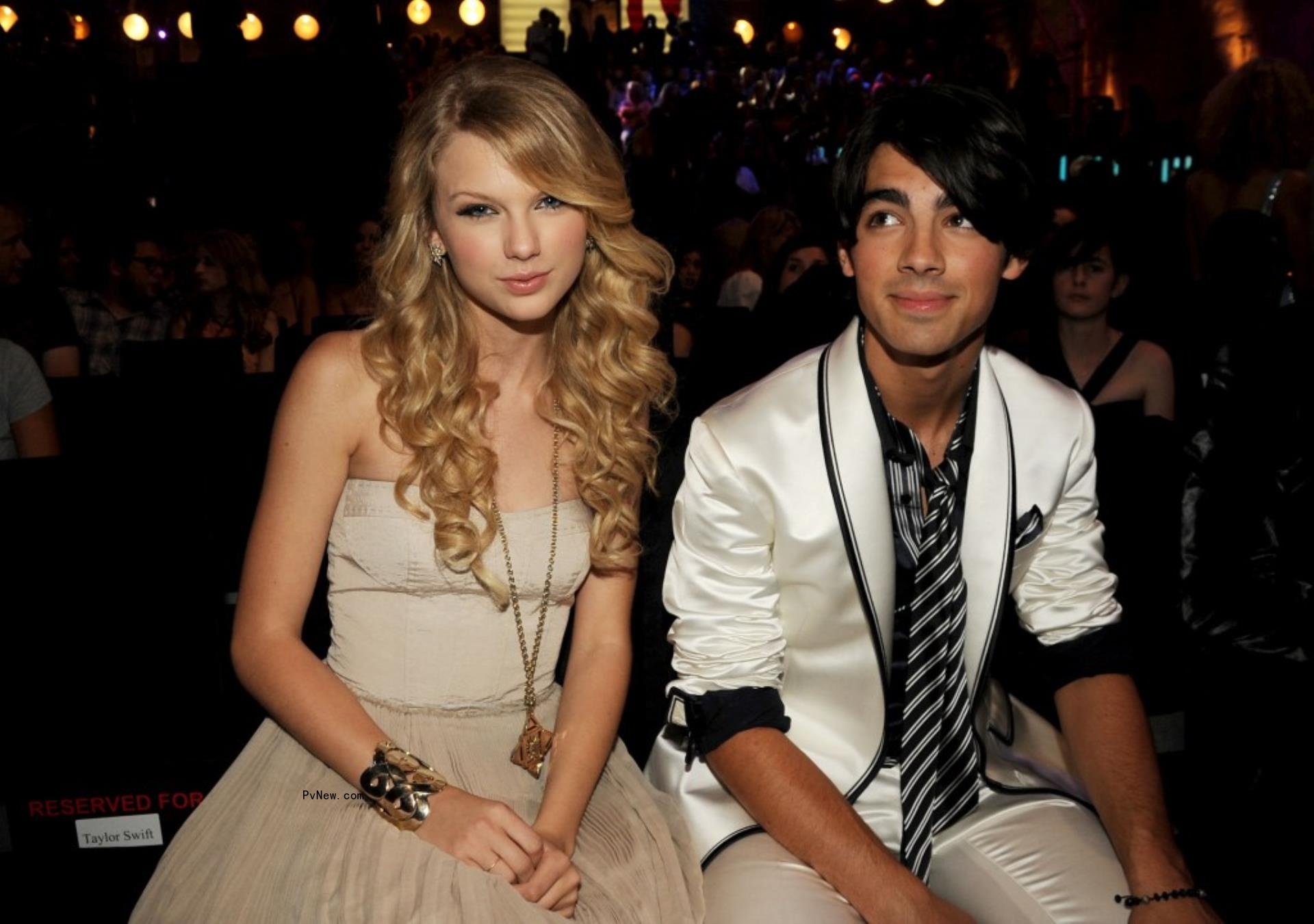 Taylor Swift and Joe Jo<i></i>nas in 2008.