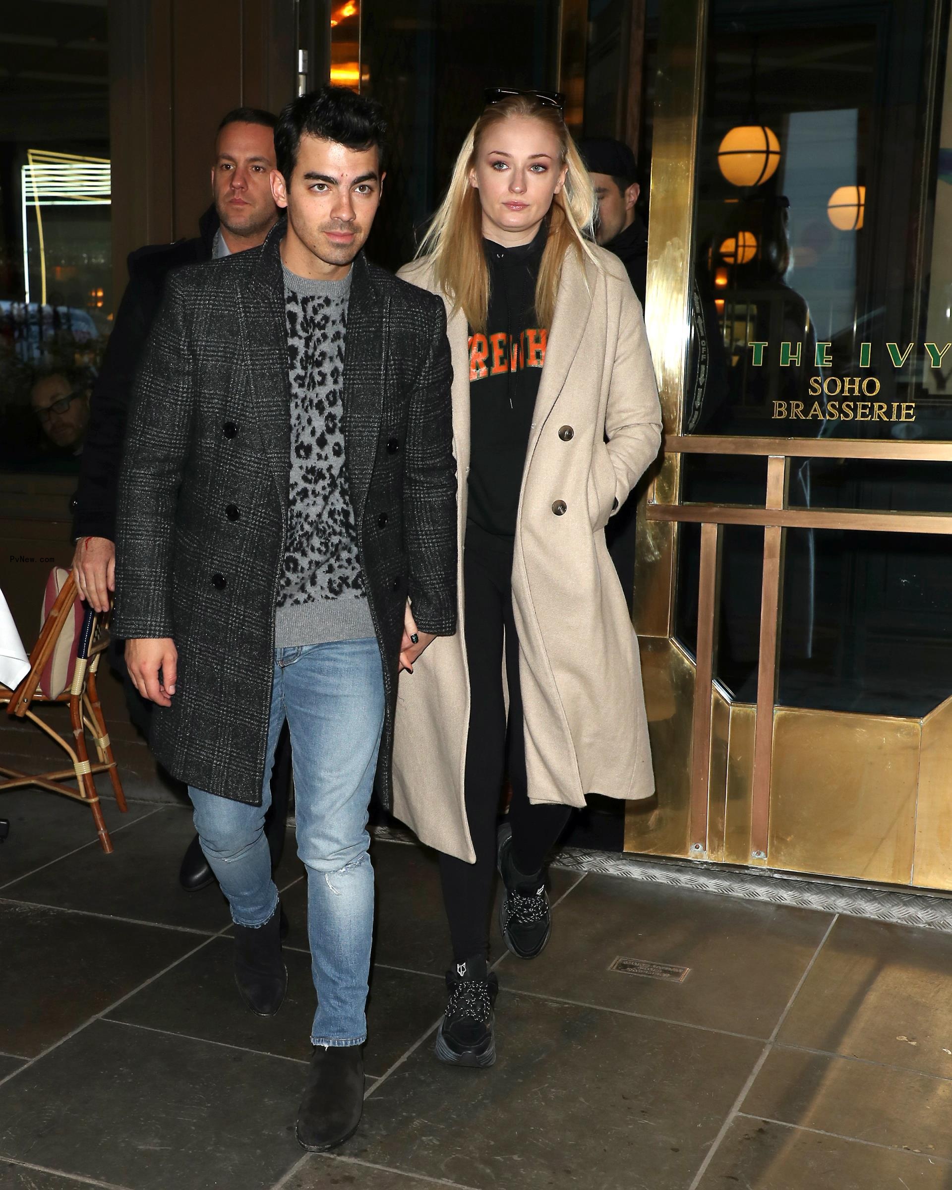 Joe Jo<i></i>nas and Sophie Turner