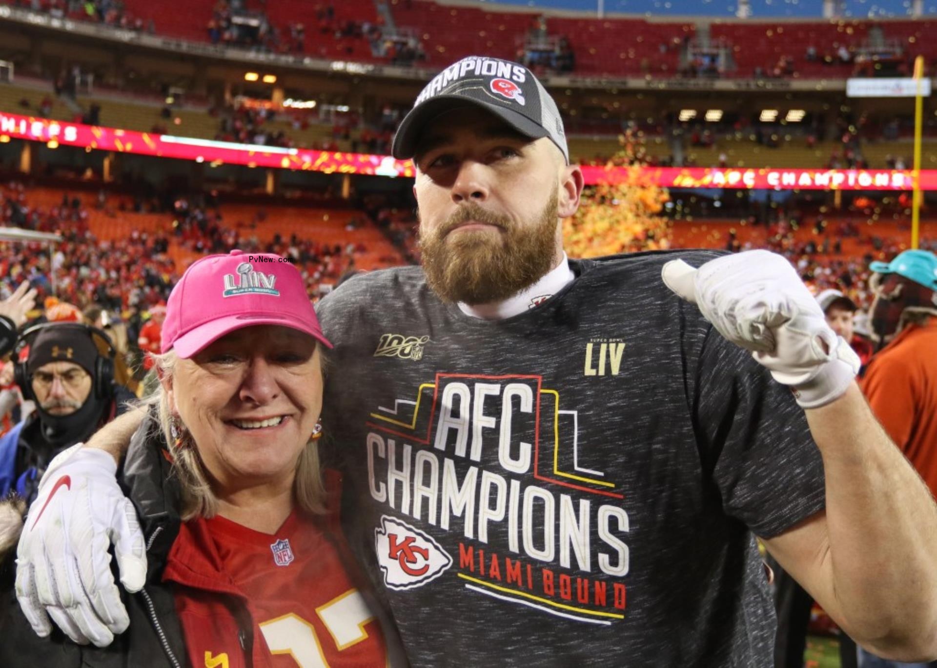 Travis Kelce poses with mom Do<i></i>nna after winning the super bowl in 2023.